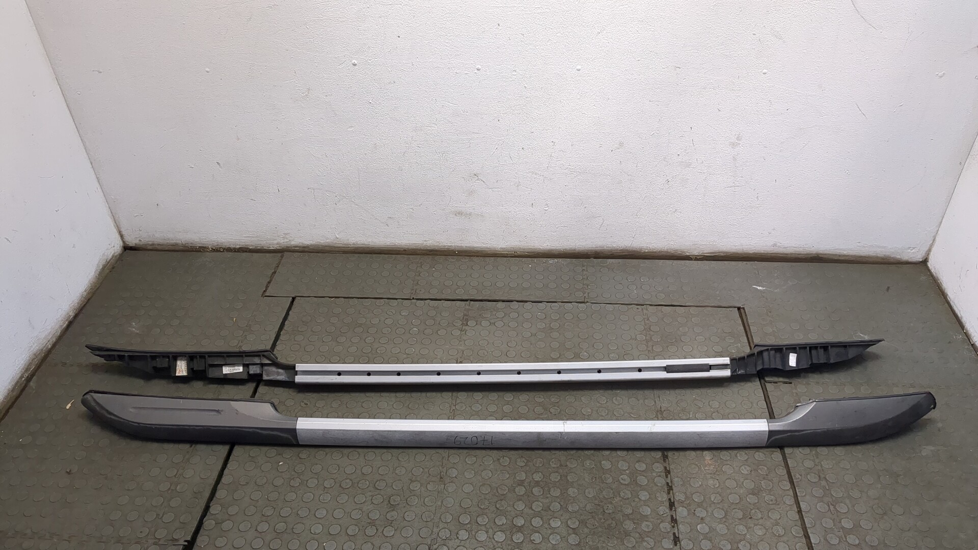 Рейлинги (релинг) к-кт (планки на крышу)