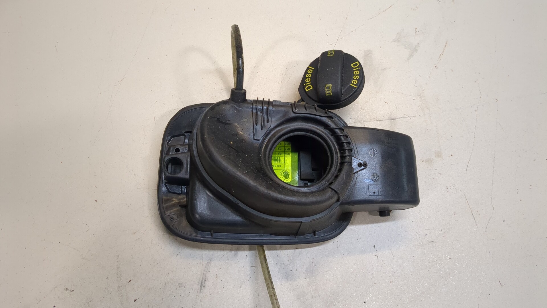 Лючок бензобака