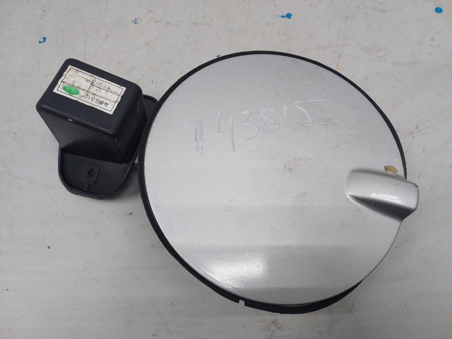 Лючок бензобака