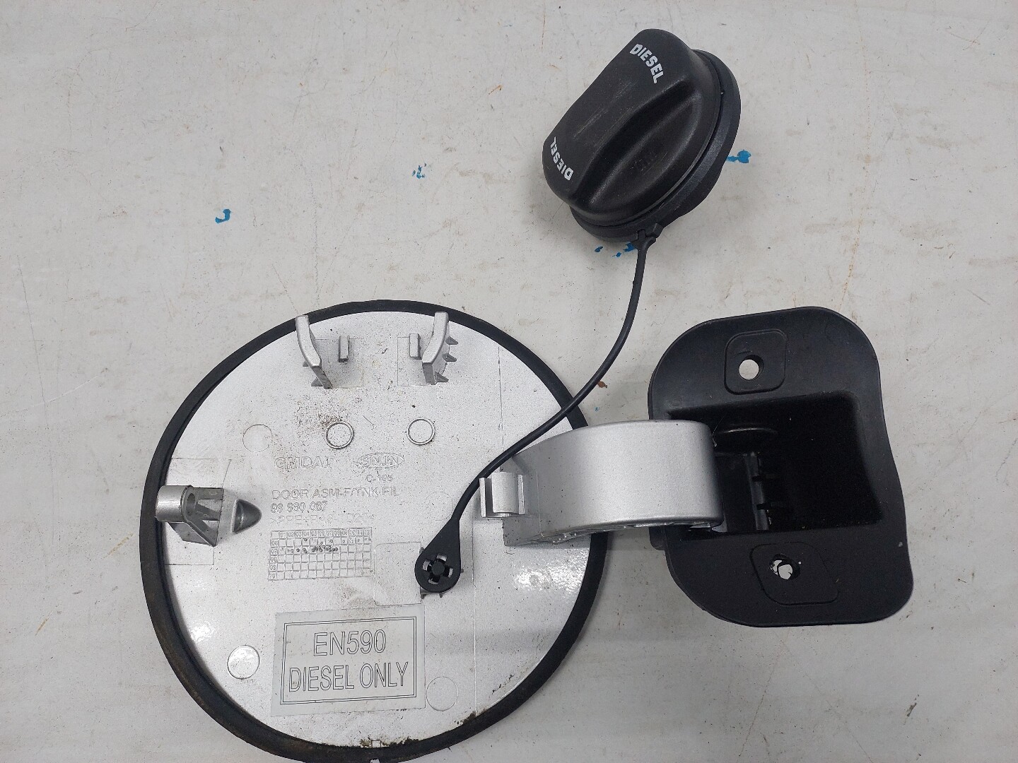 Лючок бензобака