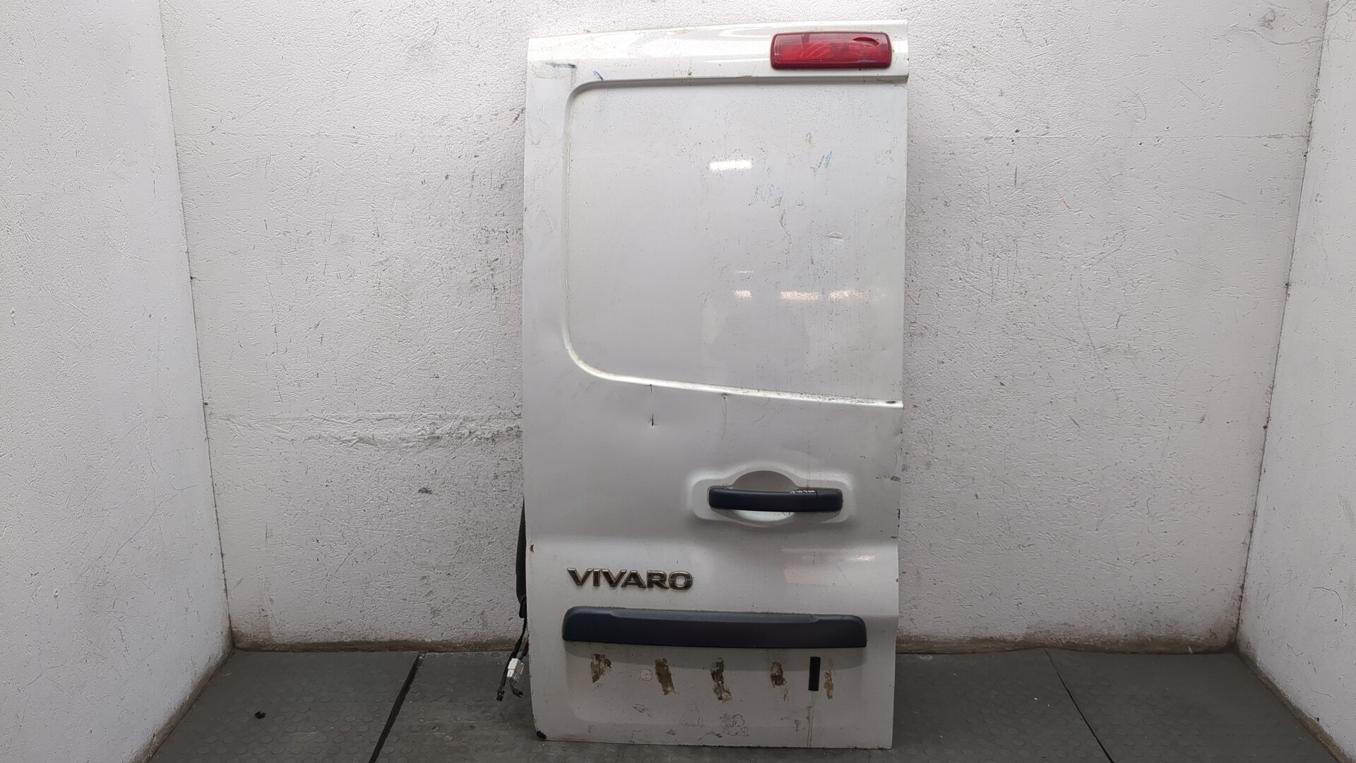 Дверь багажника левая