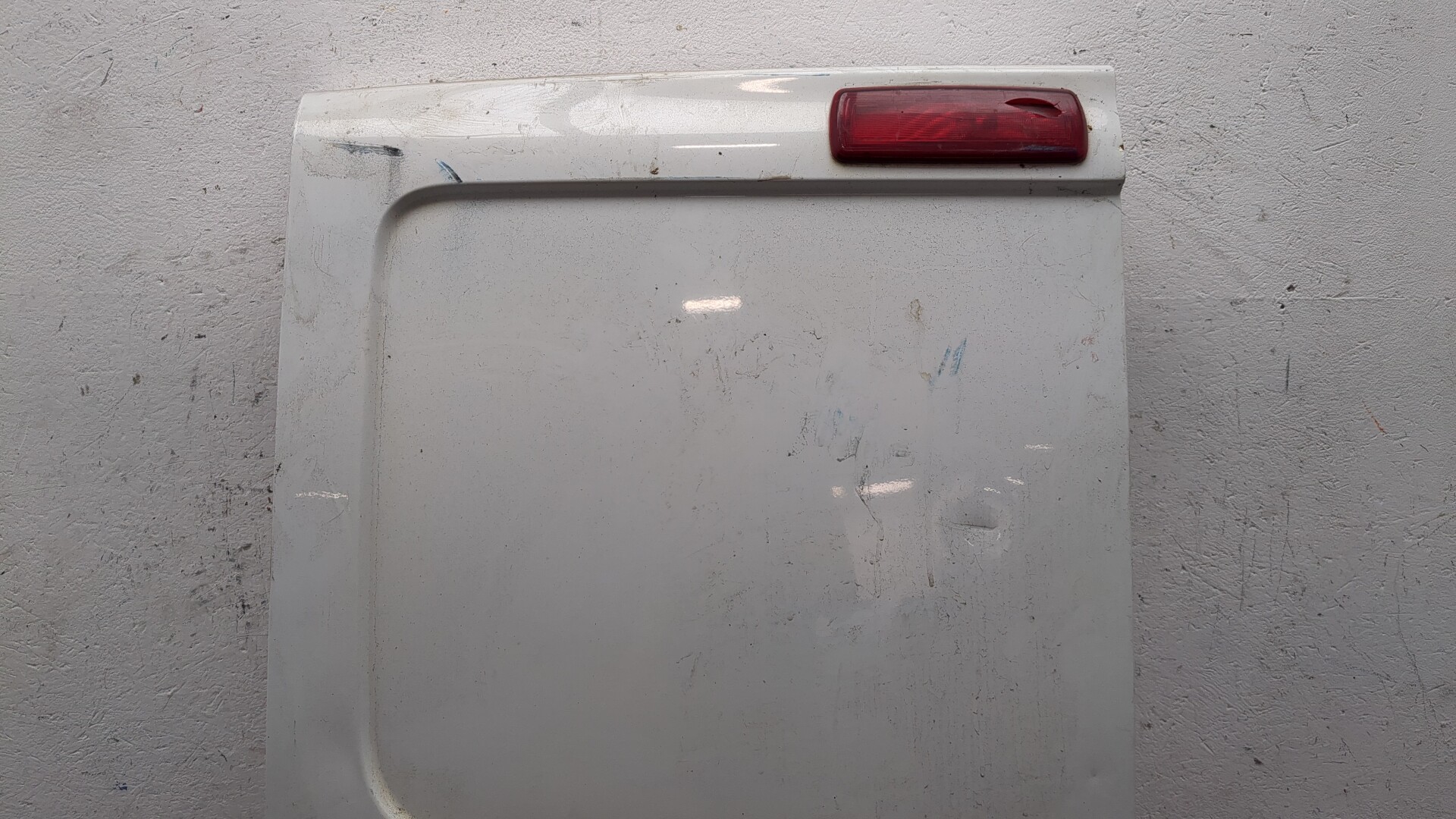 Дверь багажника левая