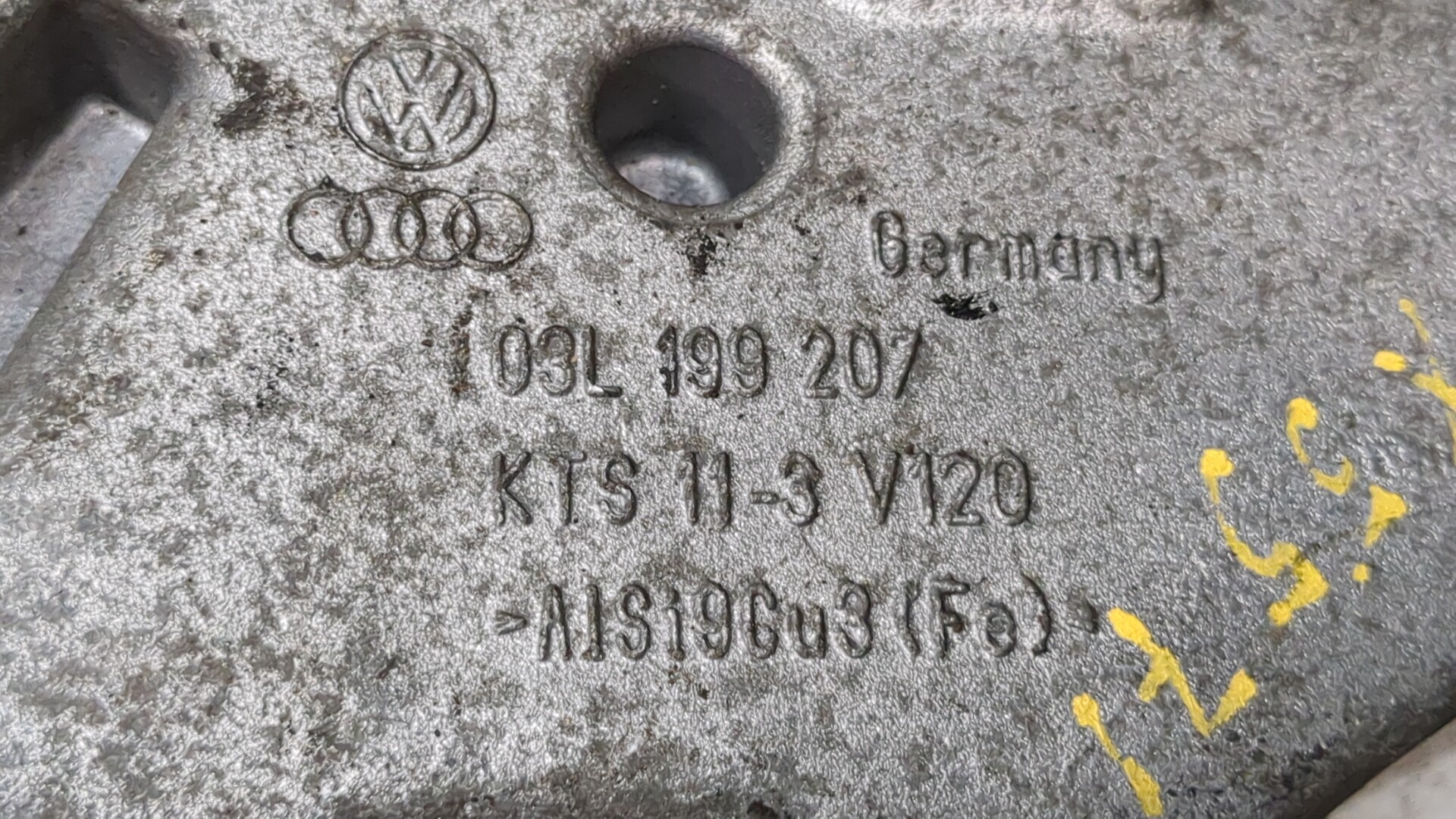 Кронштейн двигателя