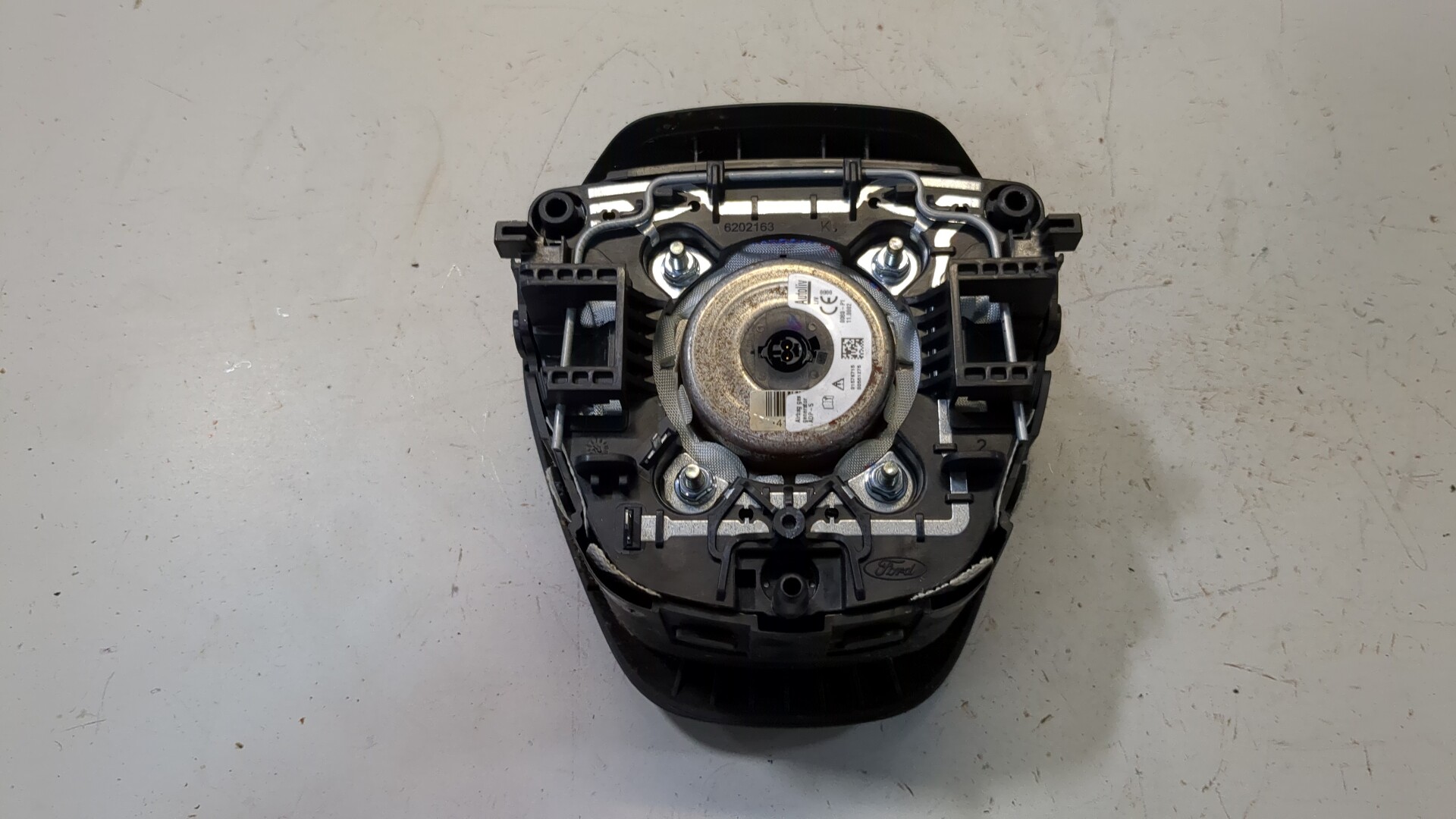 Подушка безопасности в рулевое колесо