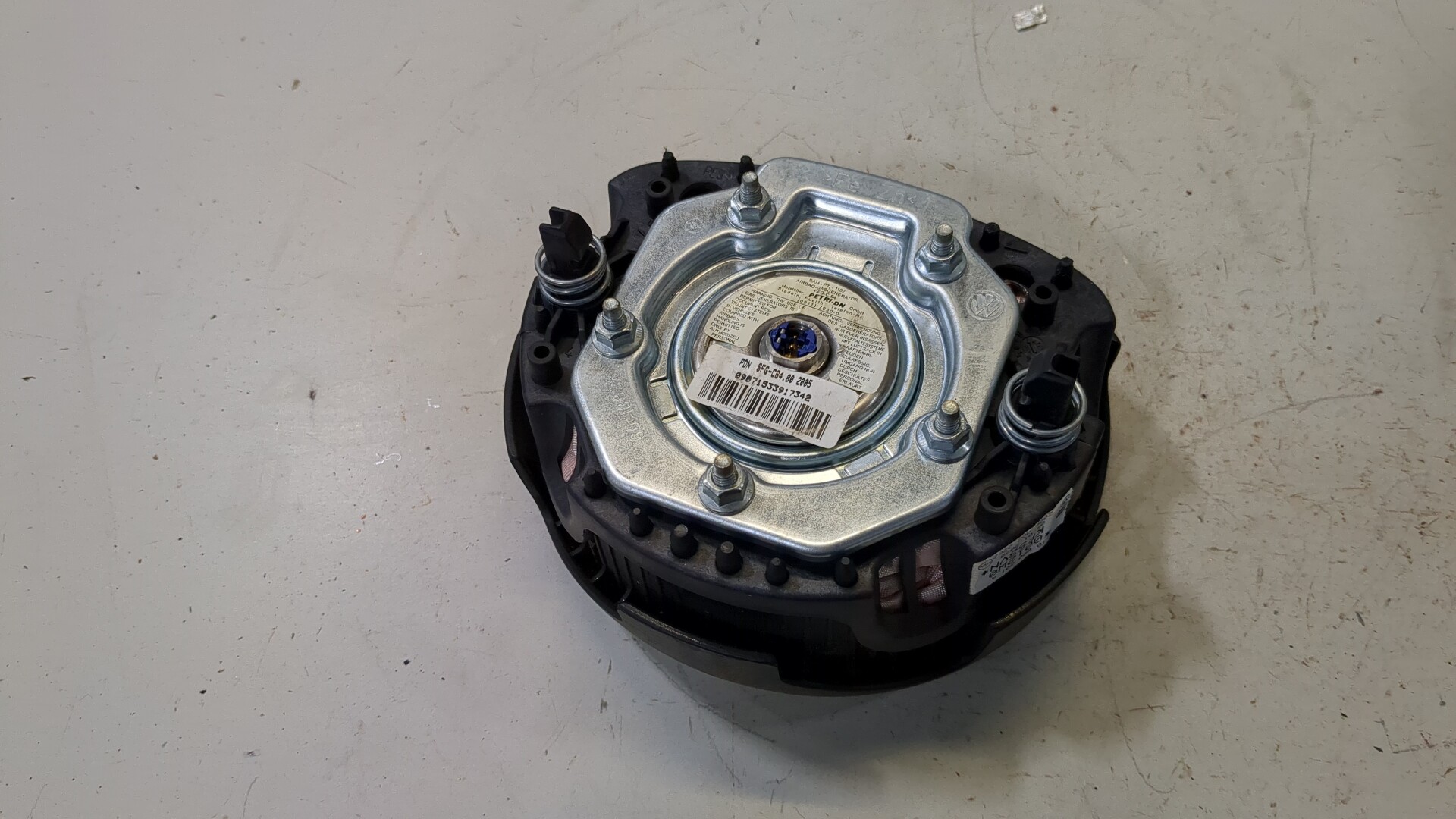 Подушка безопасности в рулевое колесо