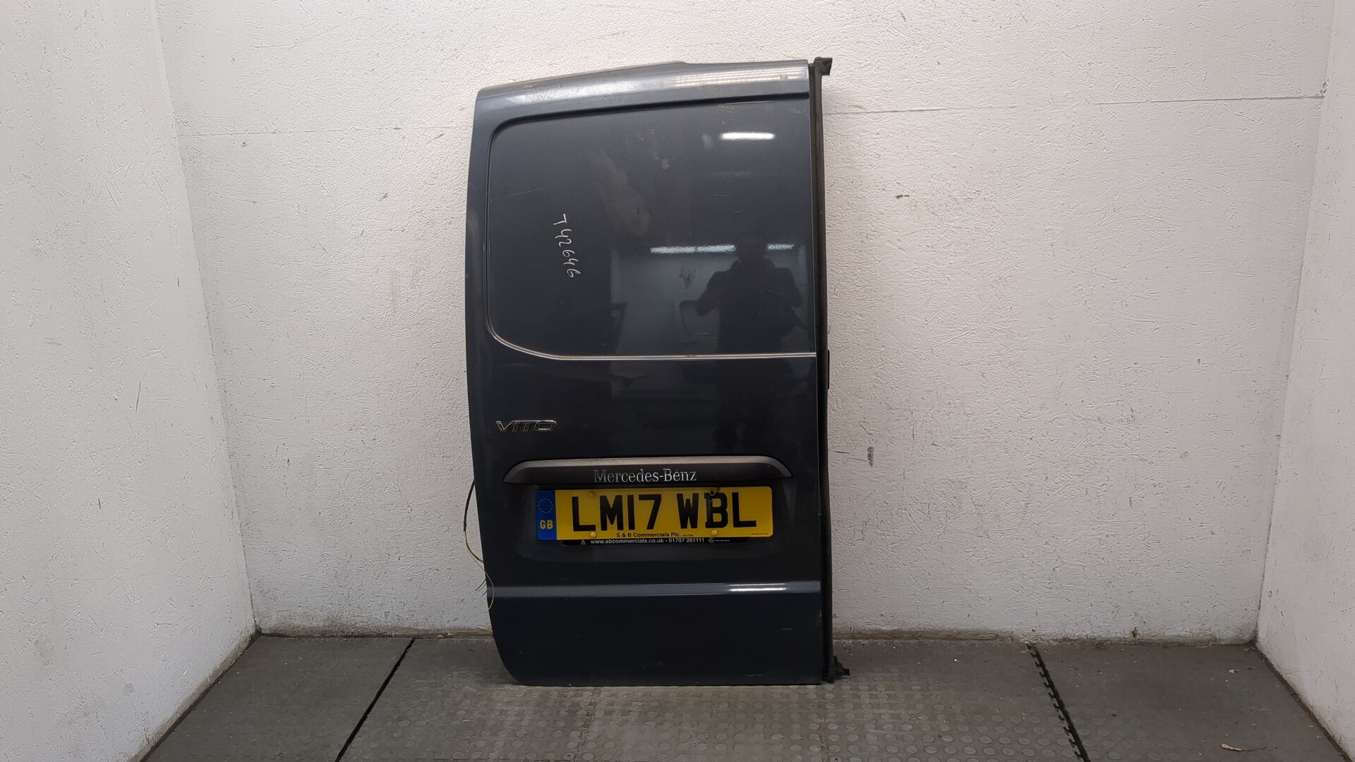 Дверь багажника левая