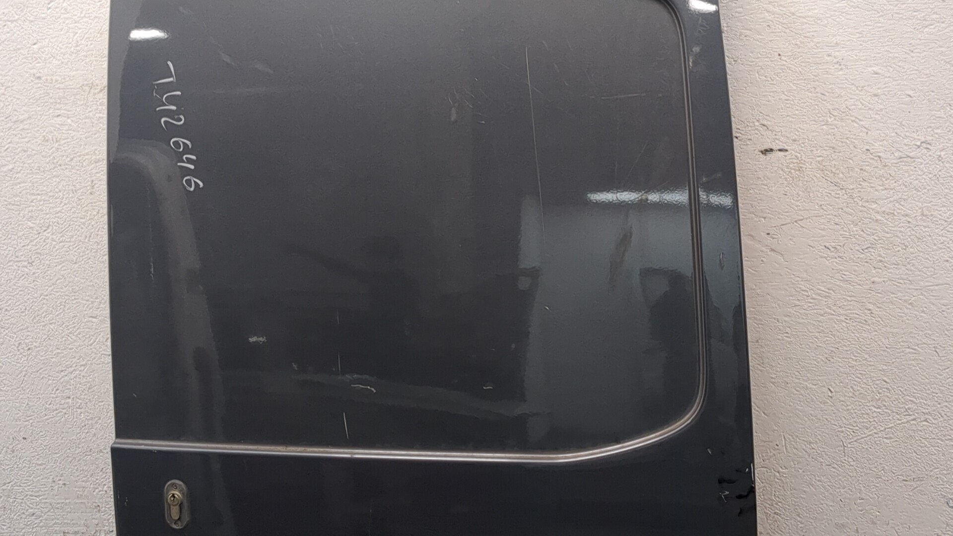 Дверь багажника правая