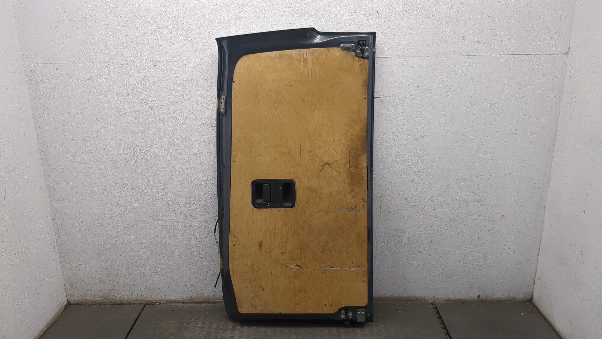 Дверь багажника правая