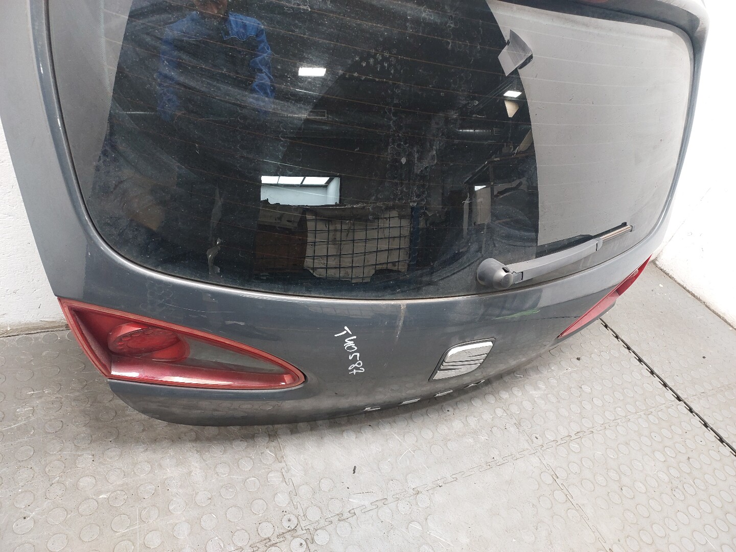 Дверь багажника