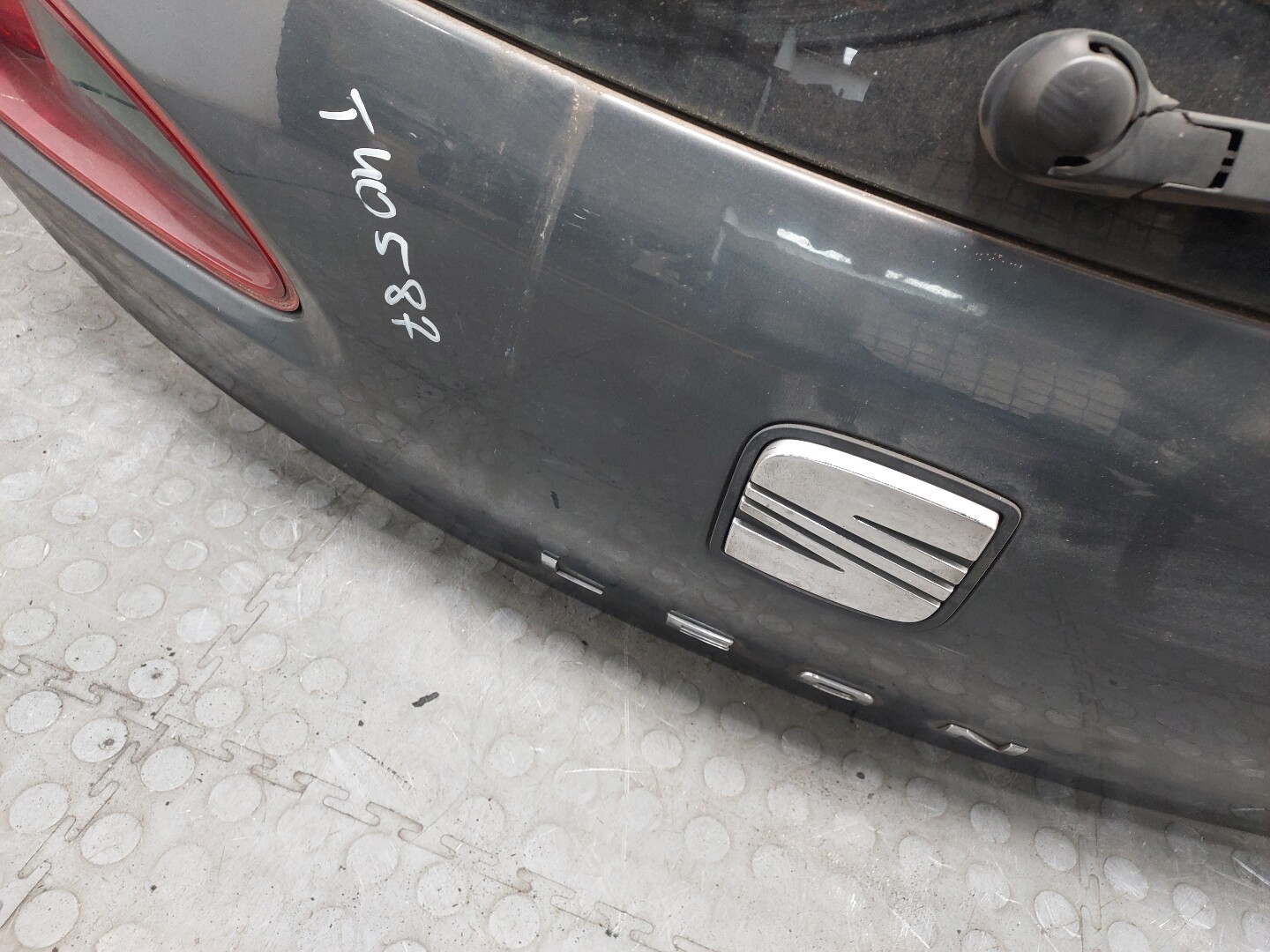 Дверь багажника