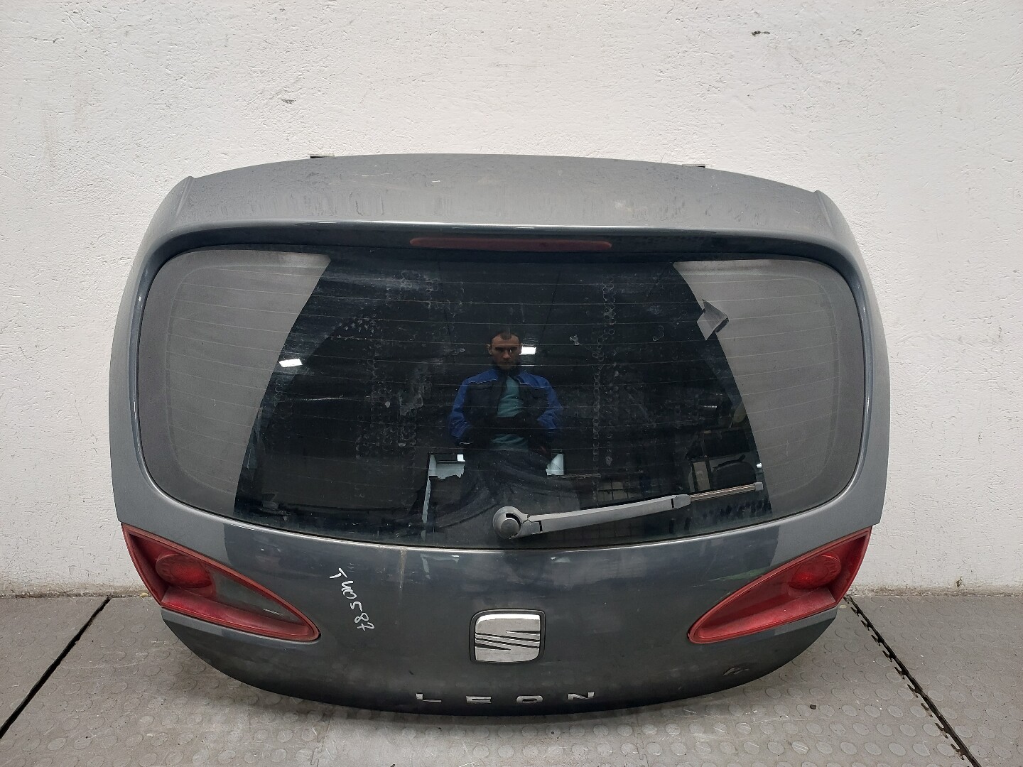 Дверь багажника