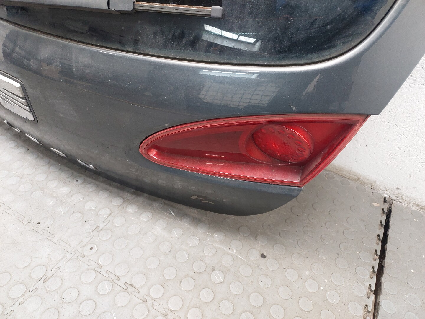 Дверь багажника