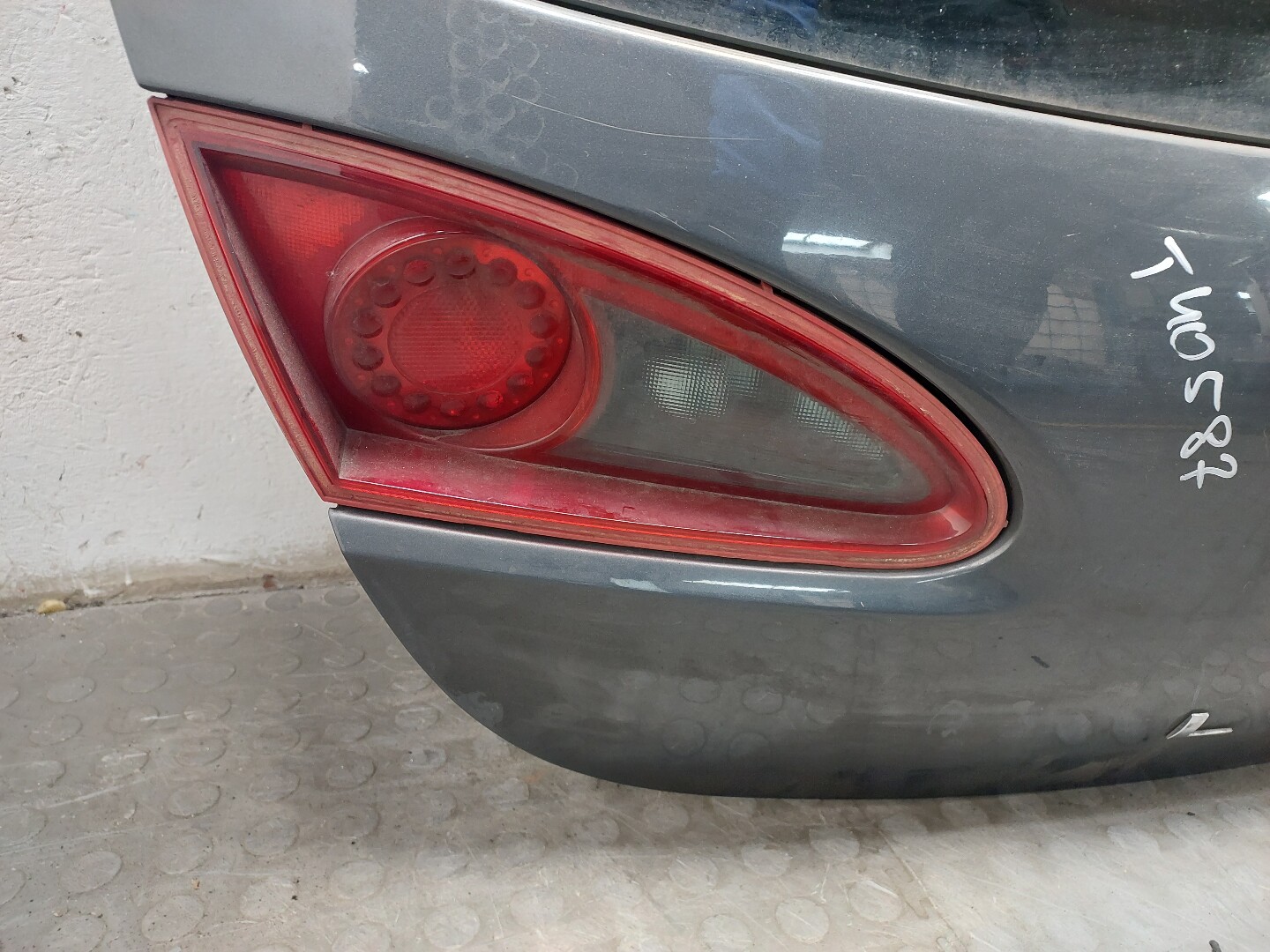 Дверь багажника