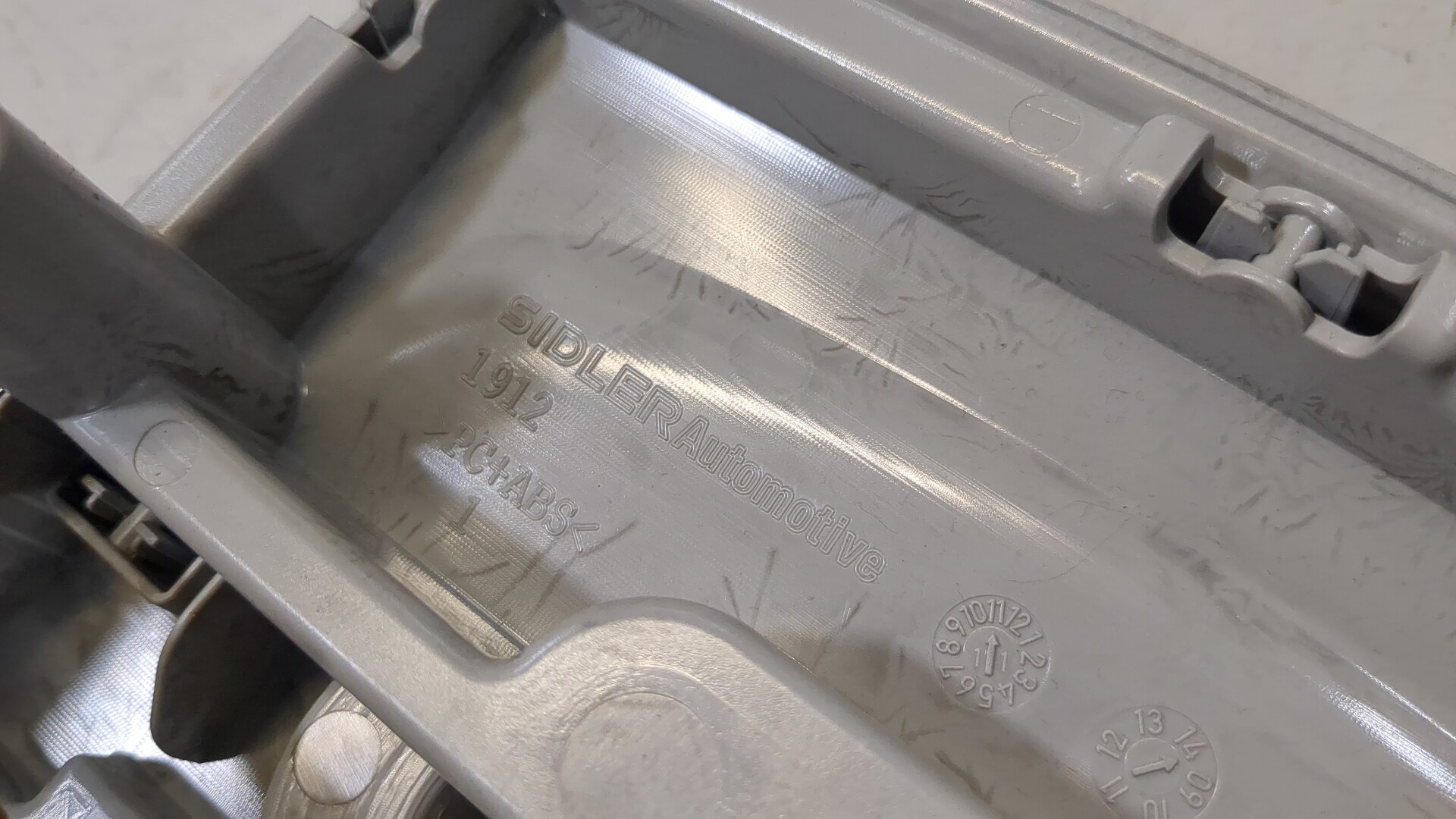 Плафон салонный