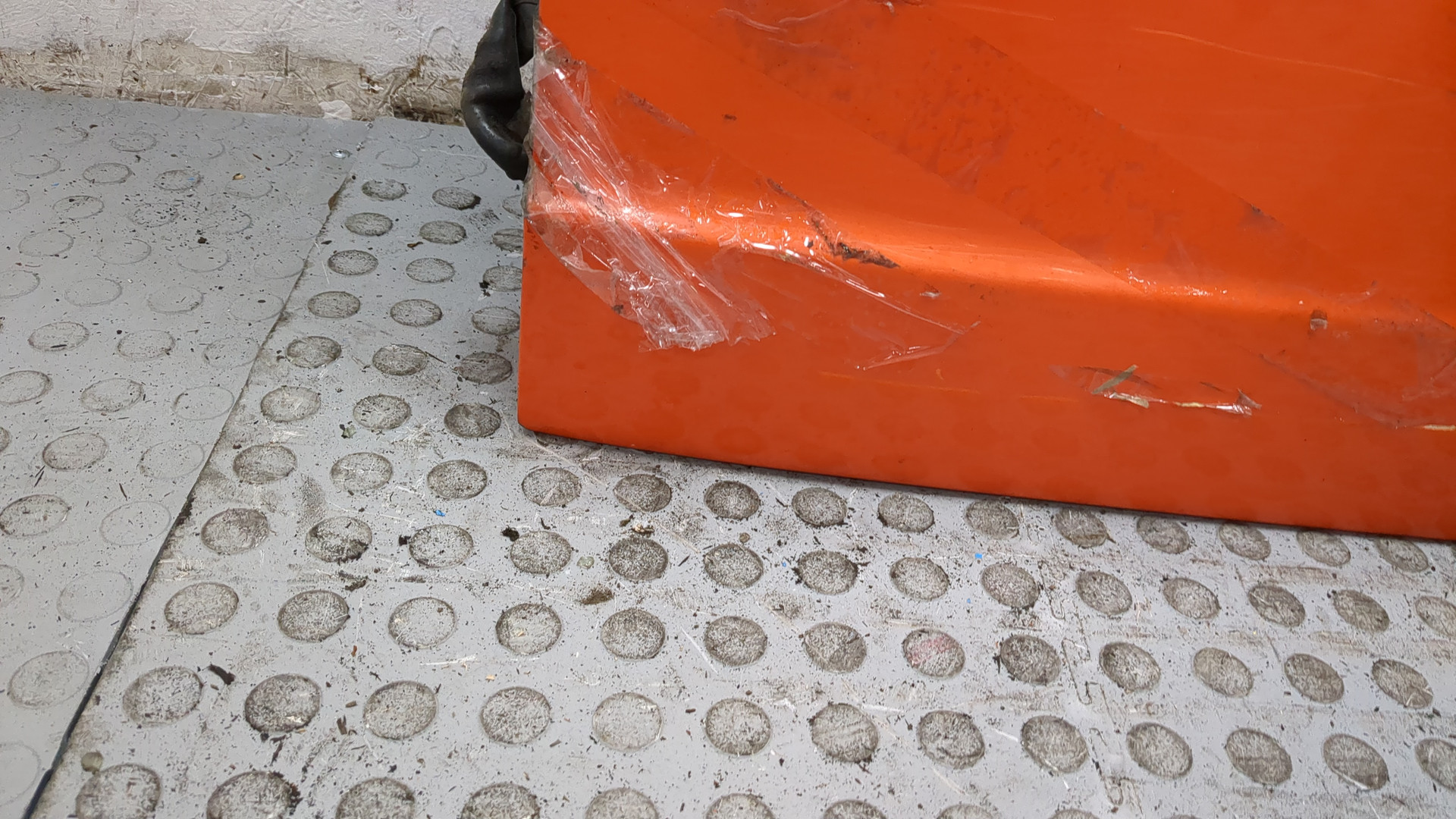 Дверь передняя левая