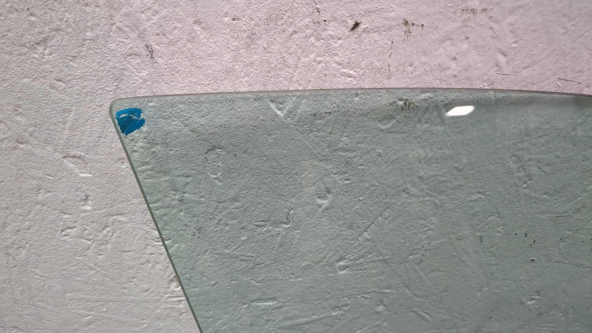 Стекло двери передней правой