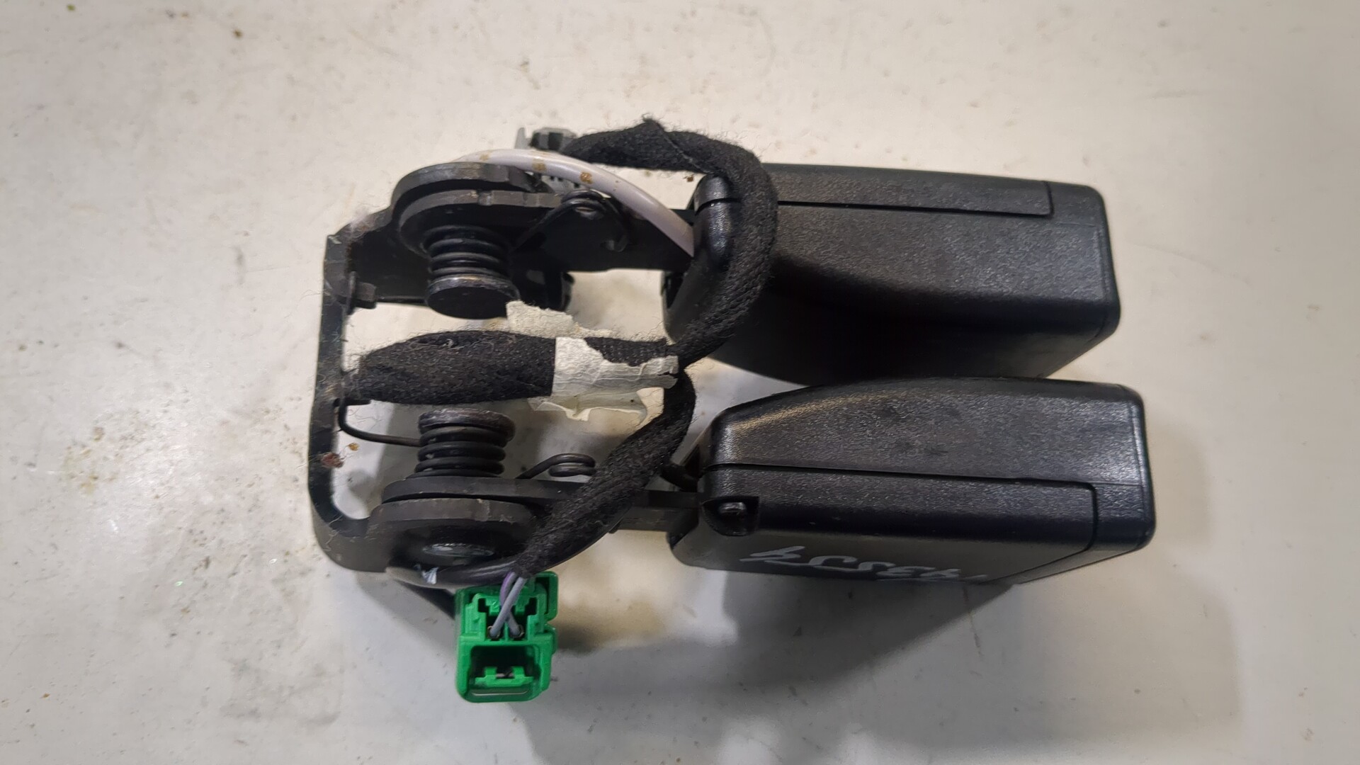 Ответная часть ремня безопасности