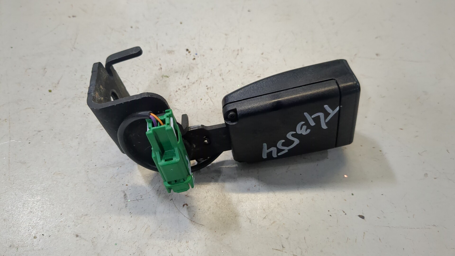 Ответная часть ремня безопасности