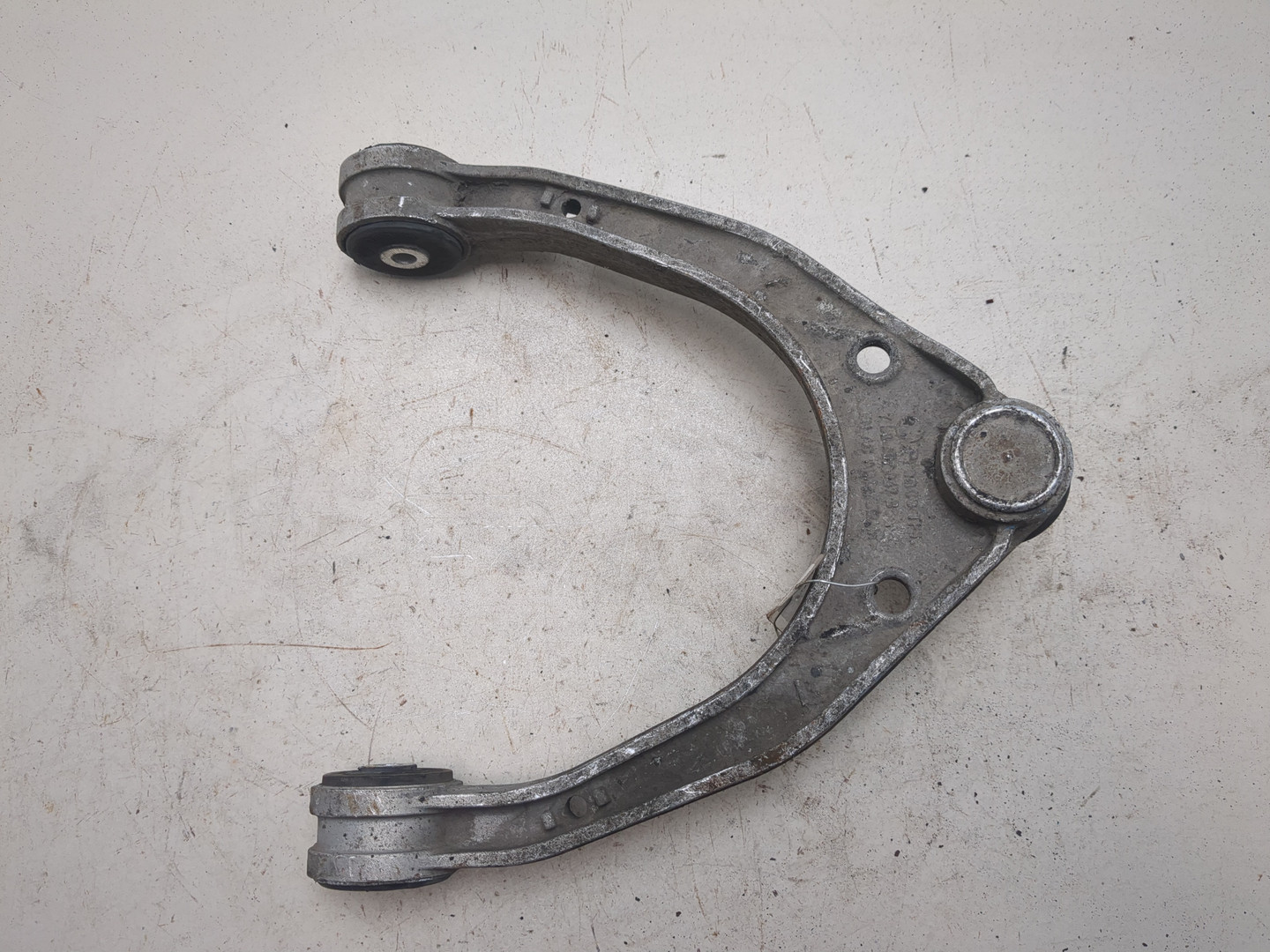 Рычаг передний левый