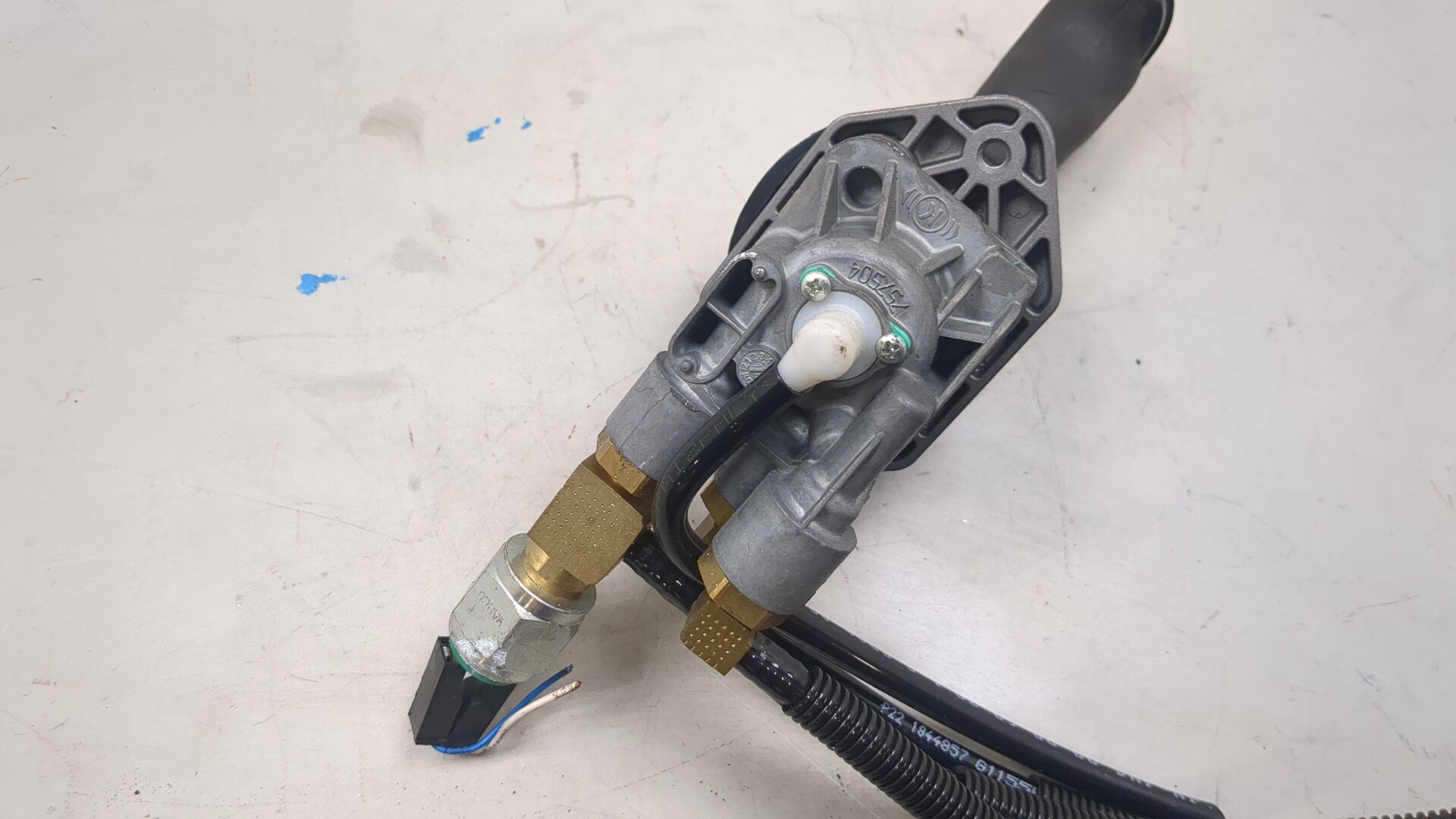 Кран ручного тормоза