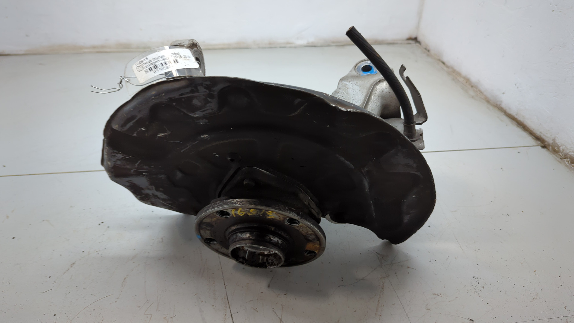 Кулак поворотный передний правый