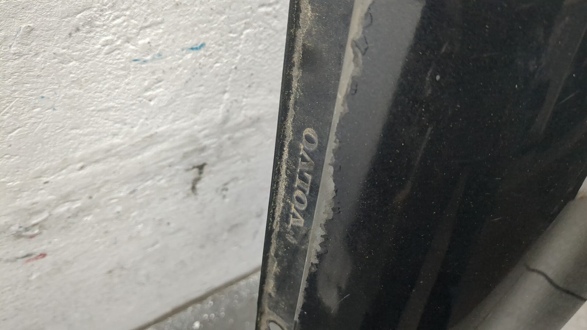 Крыло переднее правое