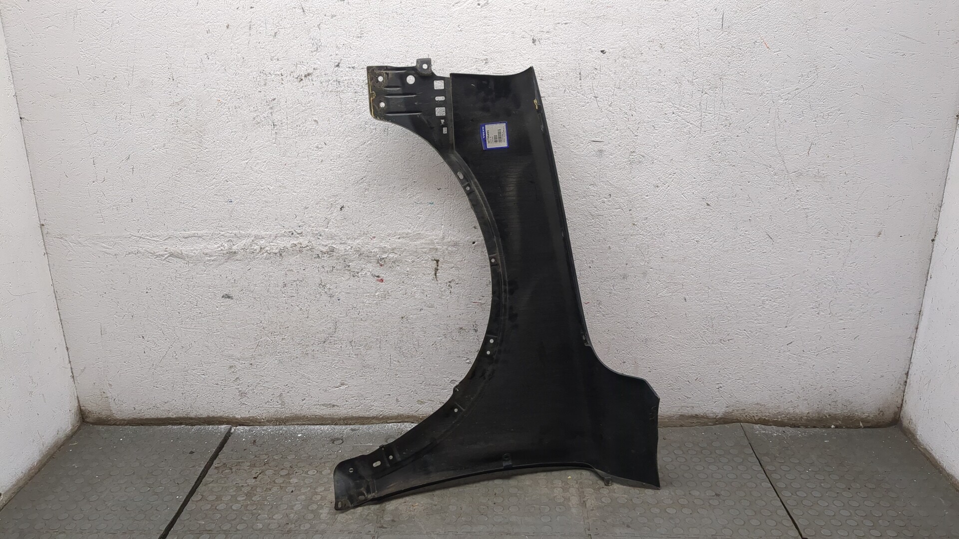 Крыло переднее правое