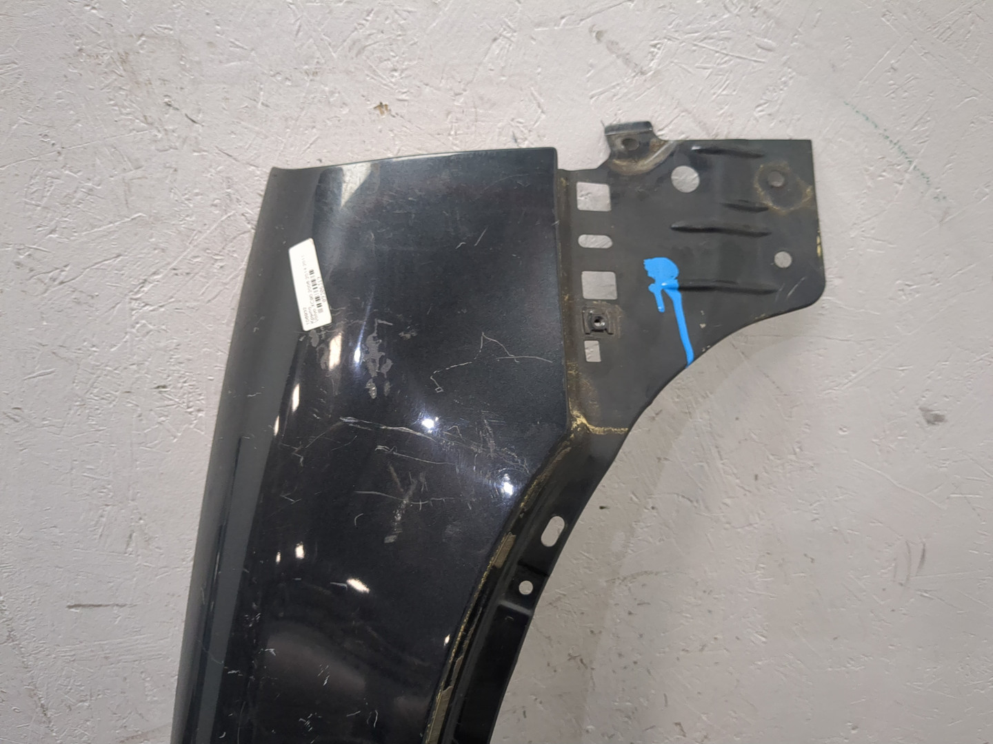 Крыло переднее правое