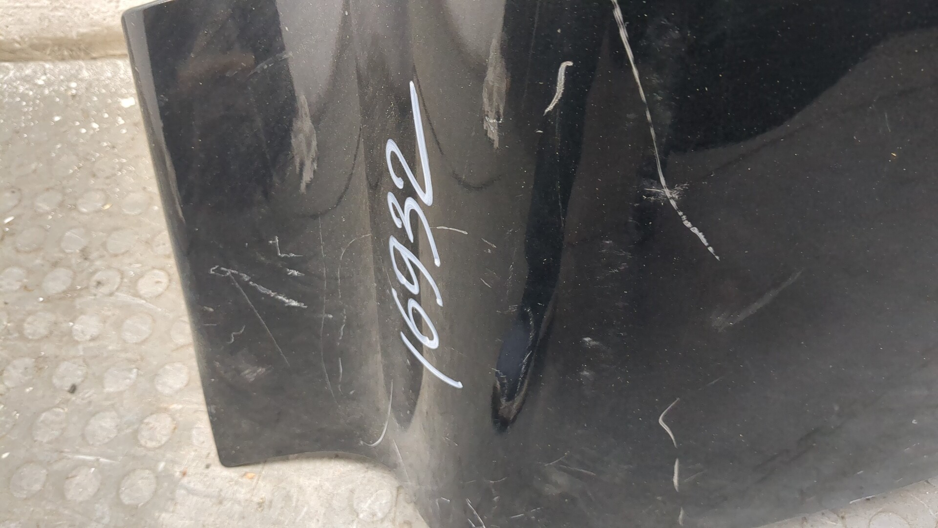 Крыло переднее правое