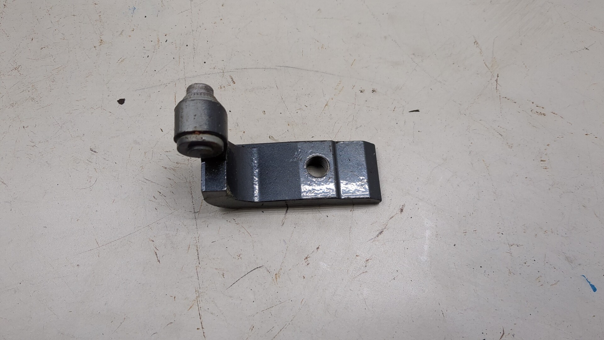 Петля двери