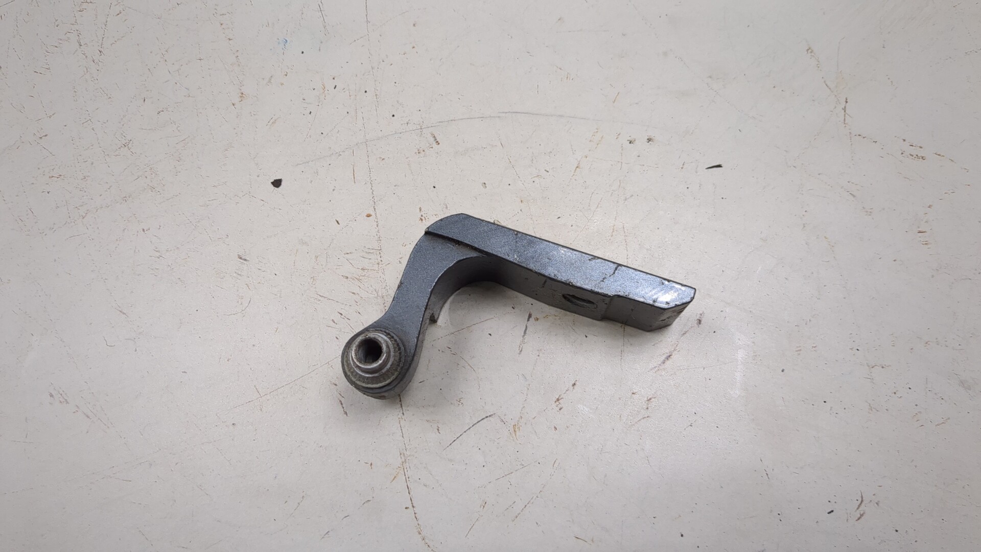 Петля двери