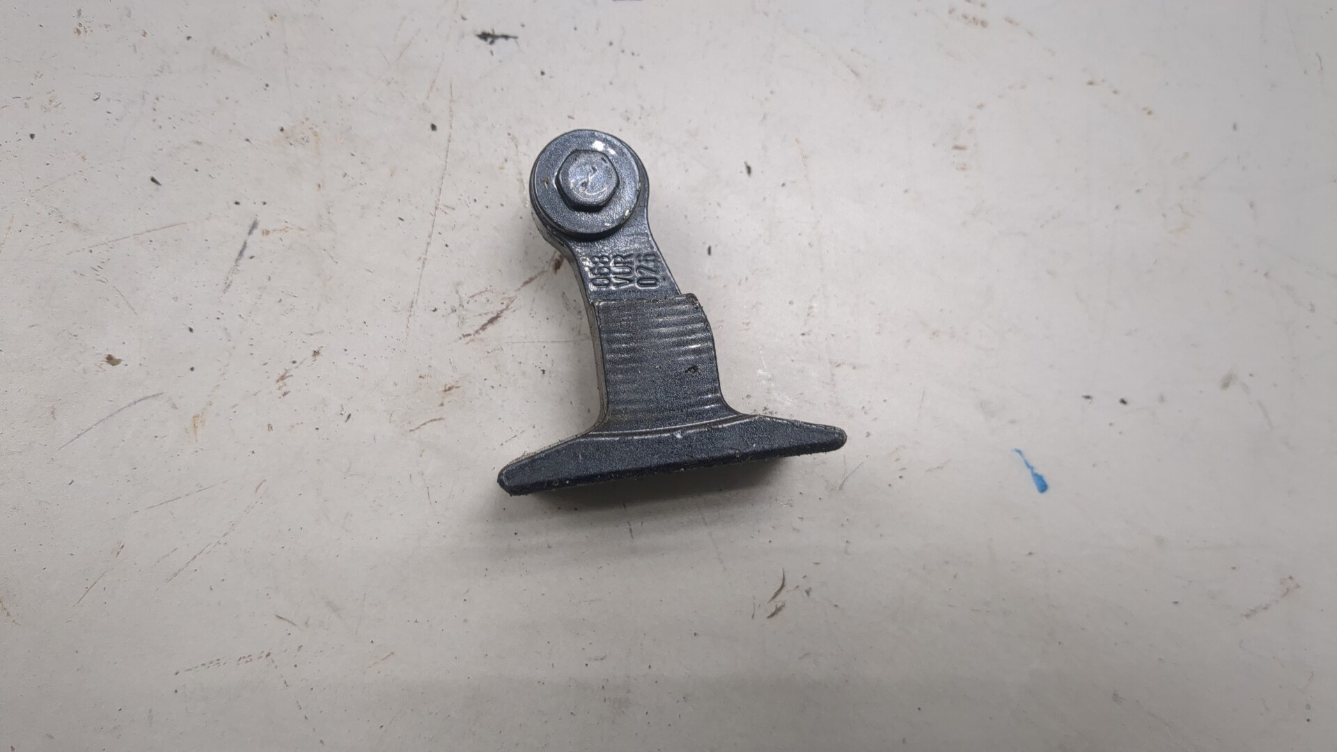 Петля двери