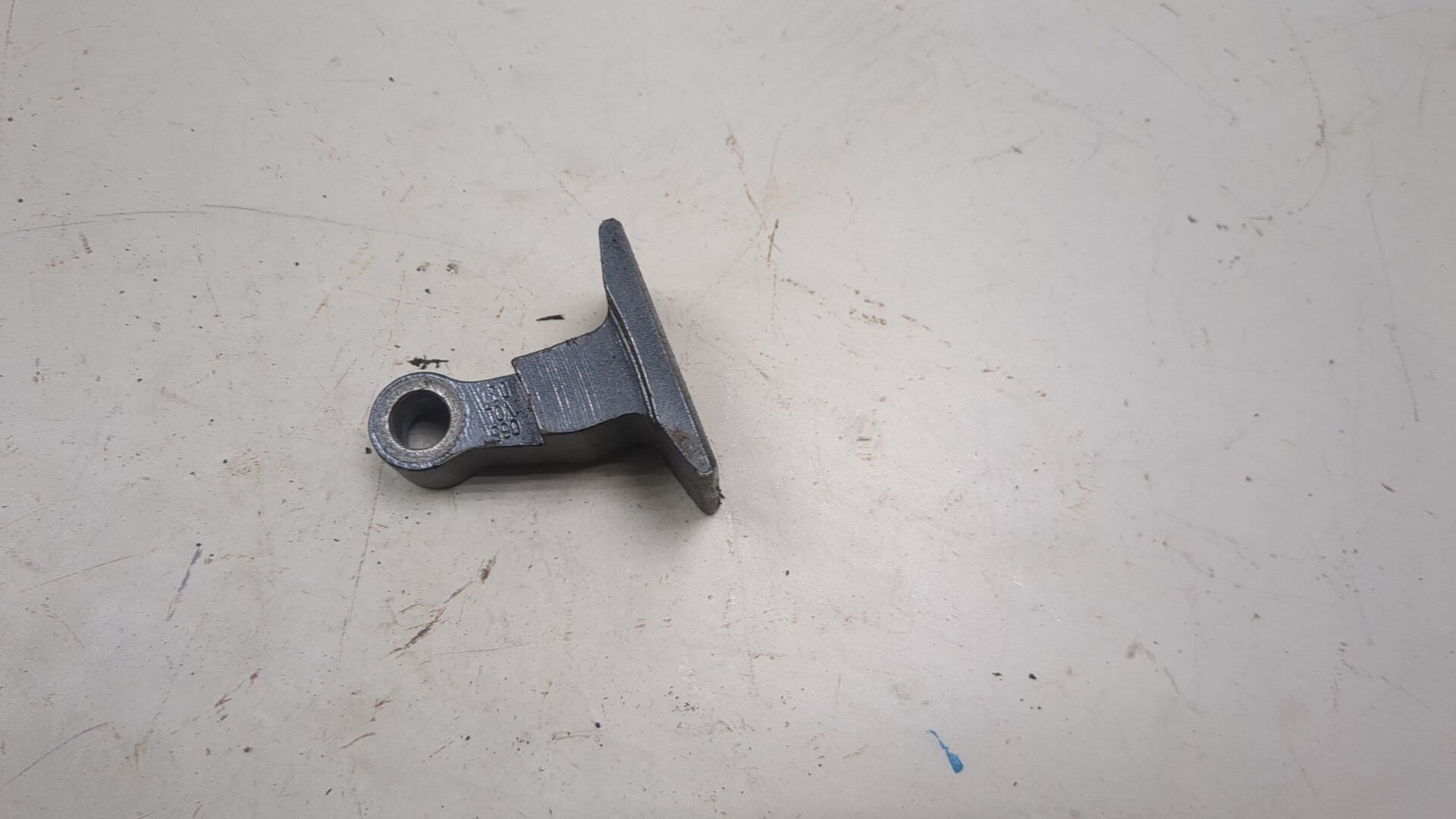 Петля двери