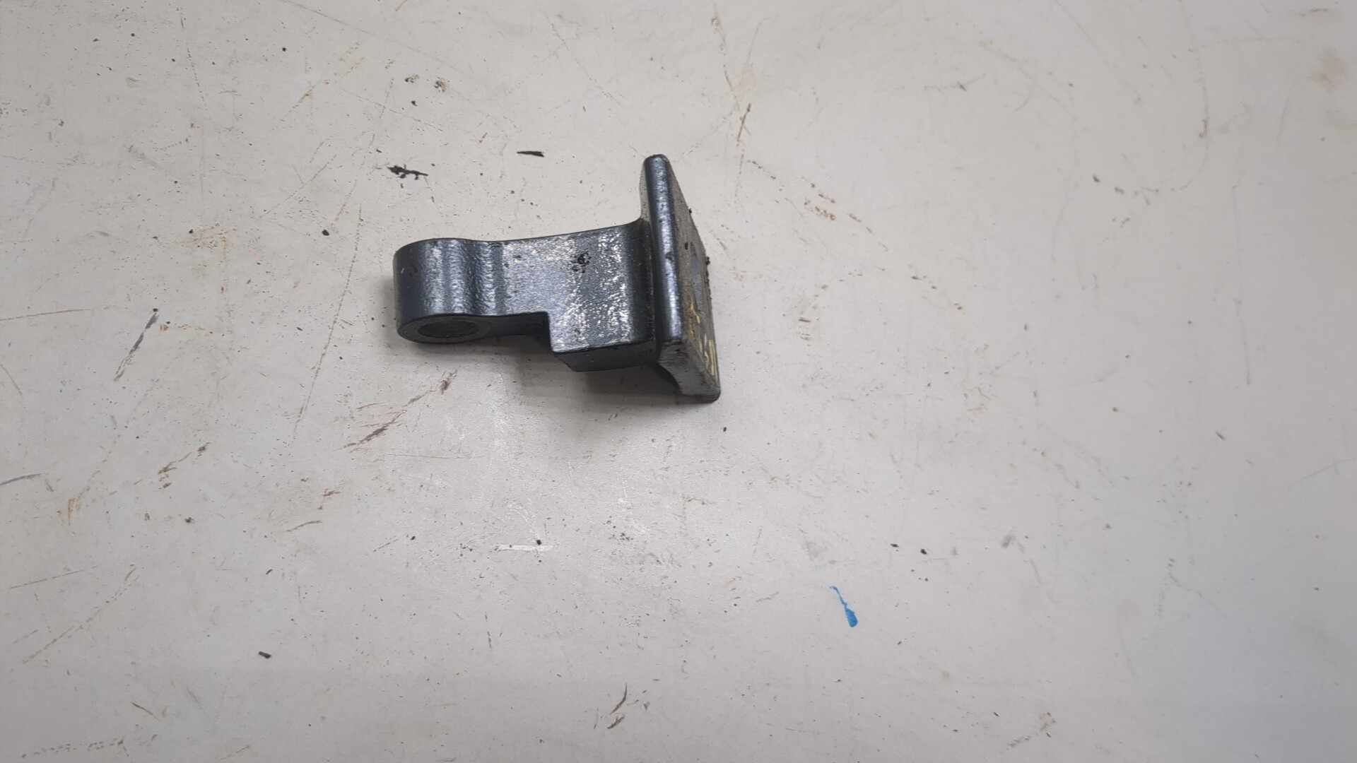 Петля двери