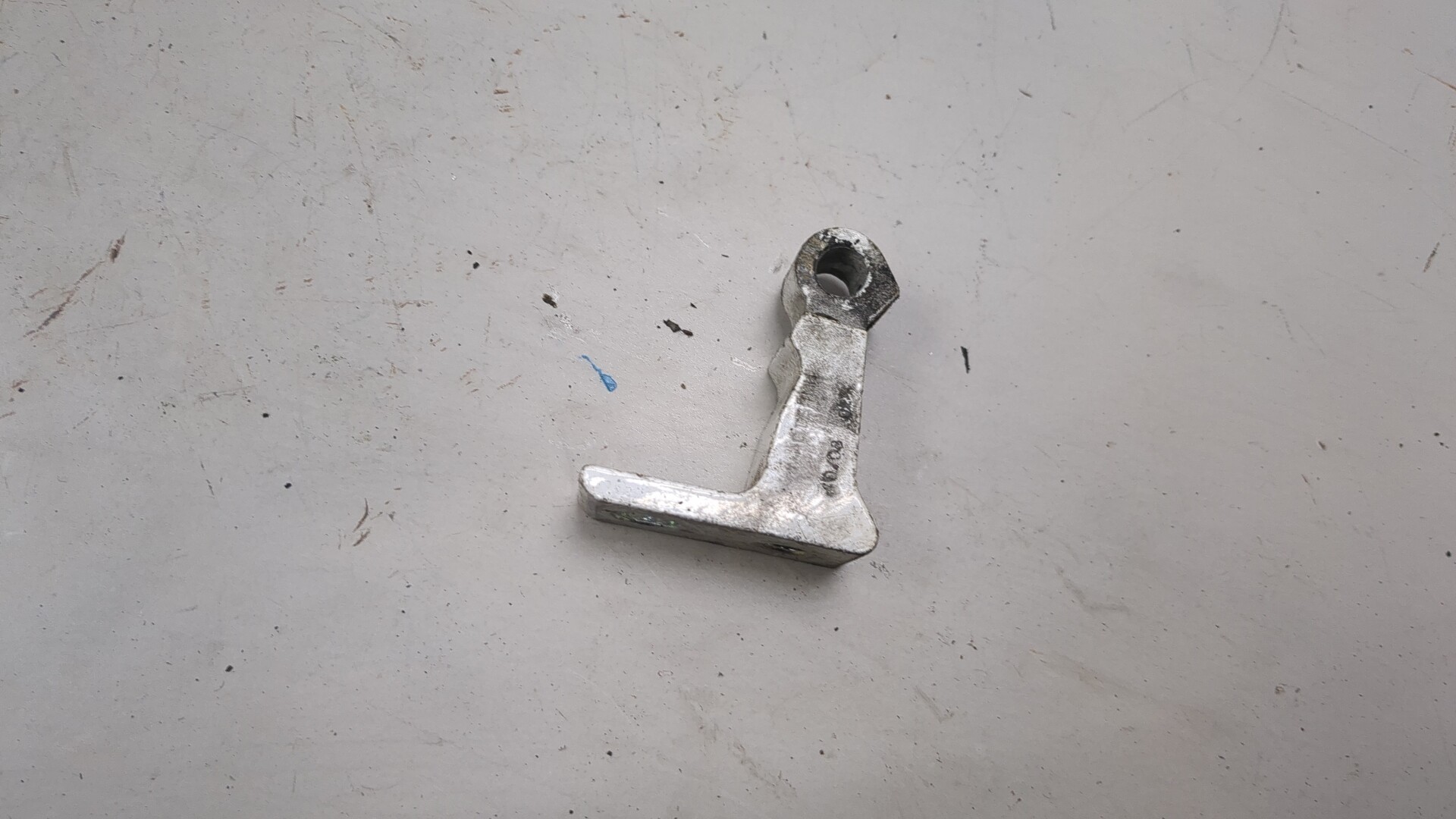 Петля двери