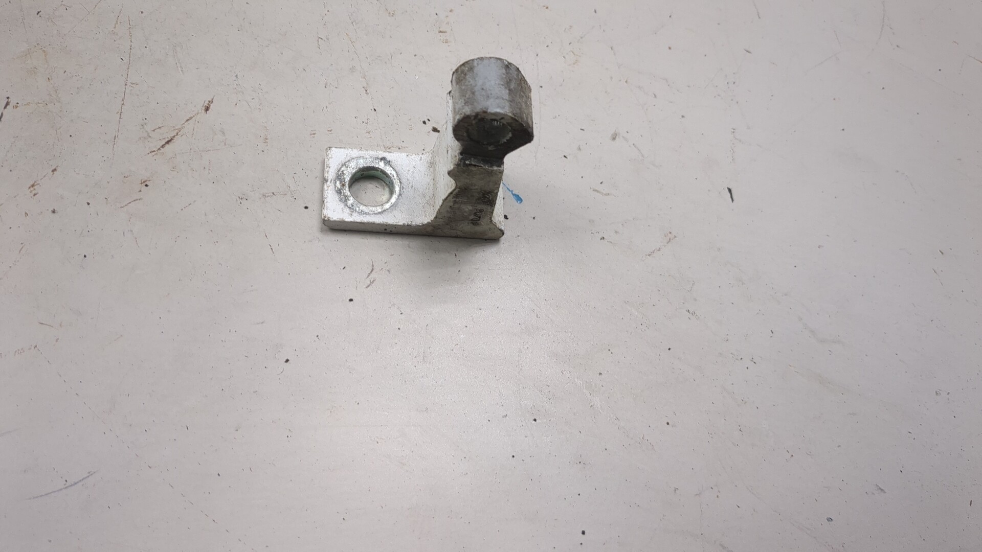 Петля двери