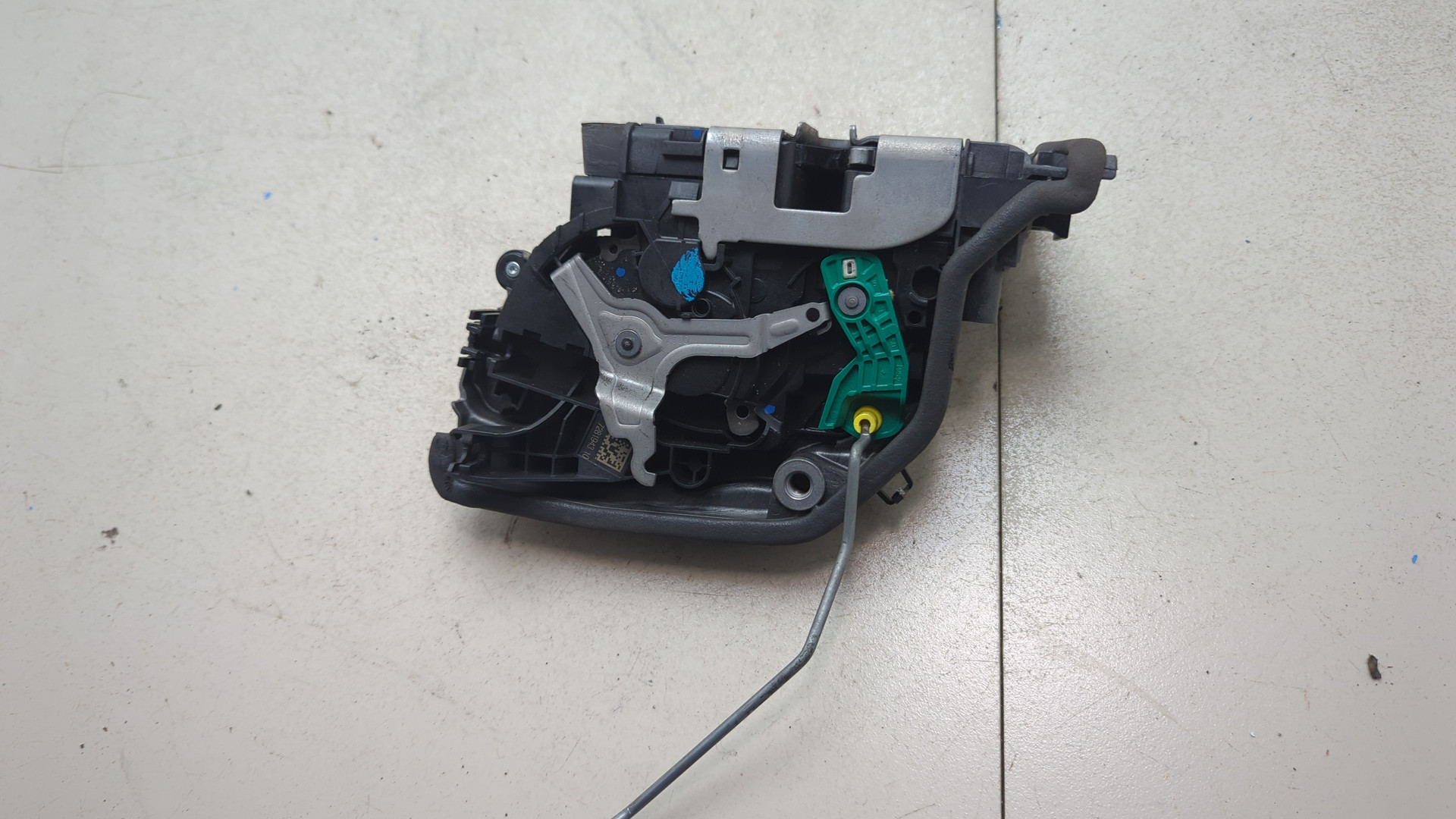 Замок двери задней левой