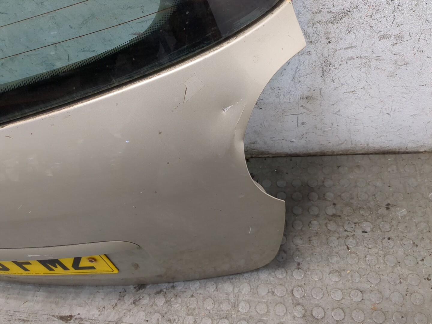 Дверь багажника