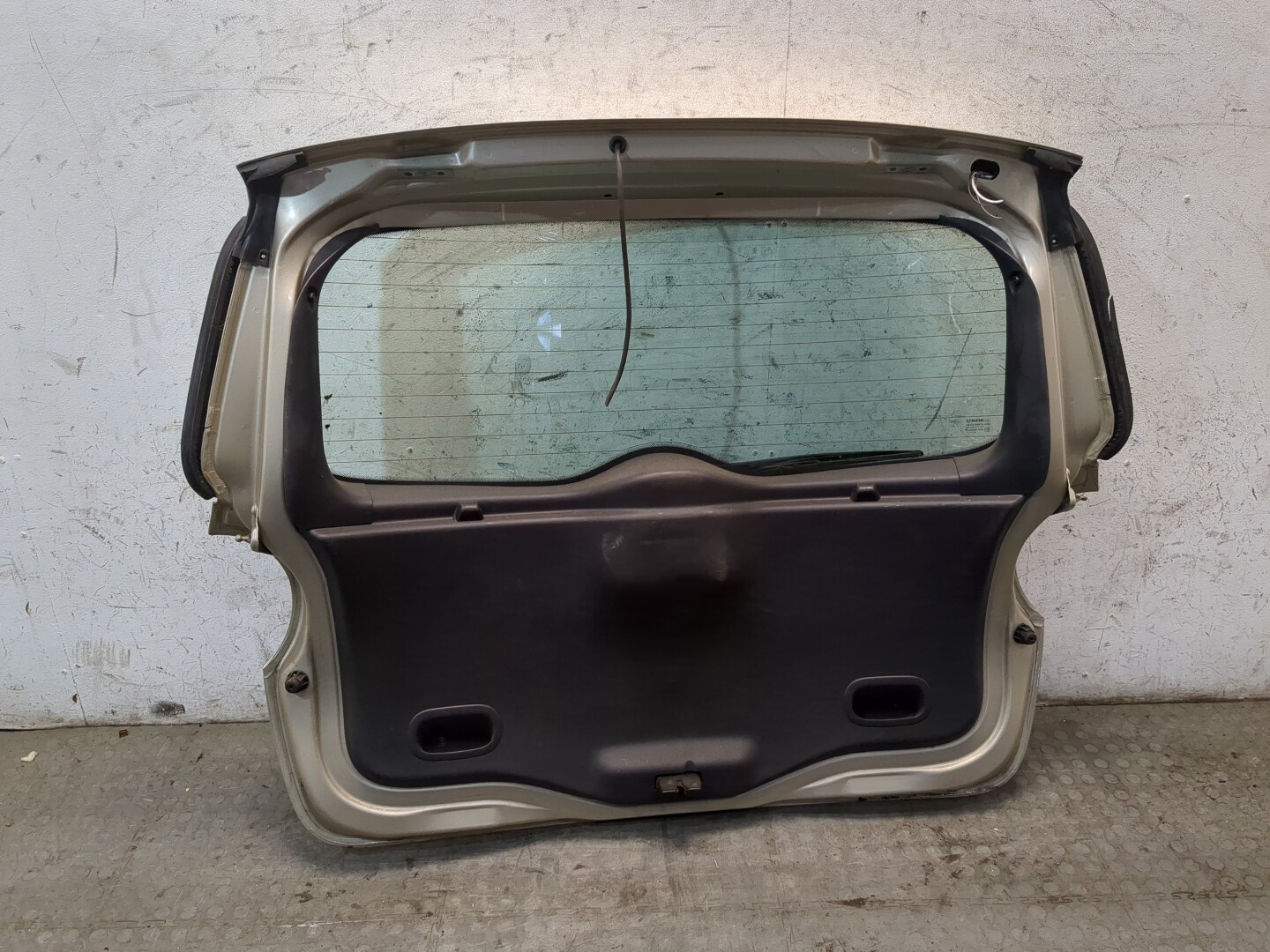 Дверь багажника