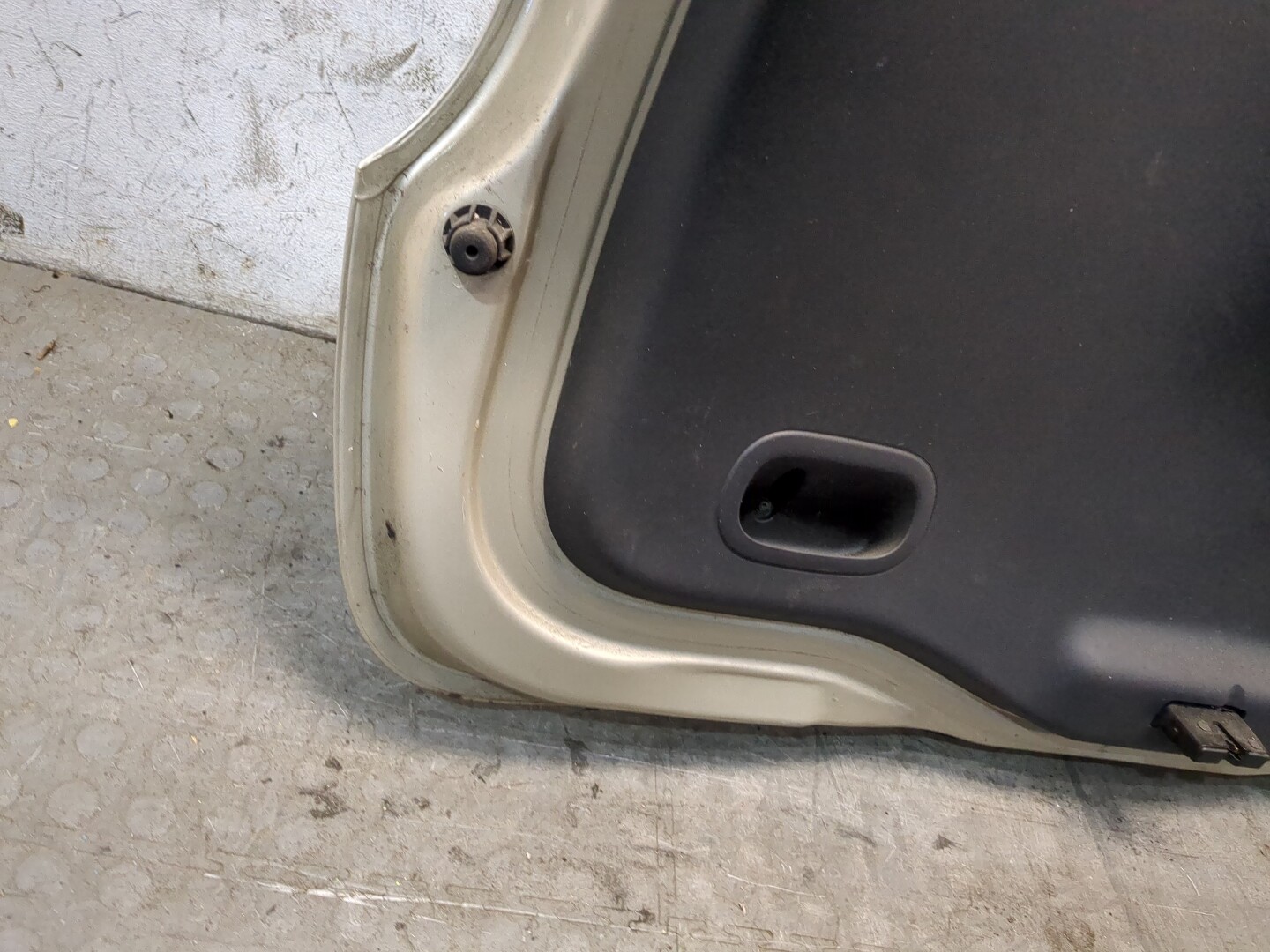 Дверь багажника