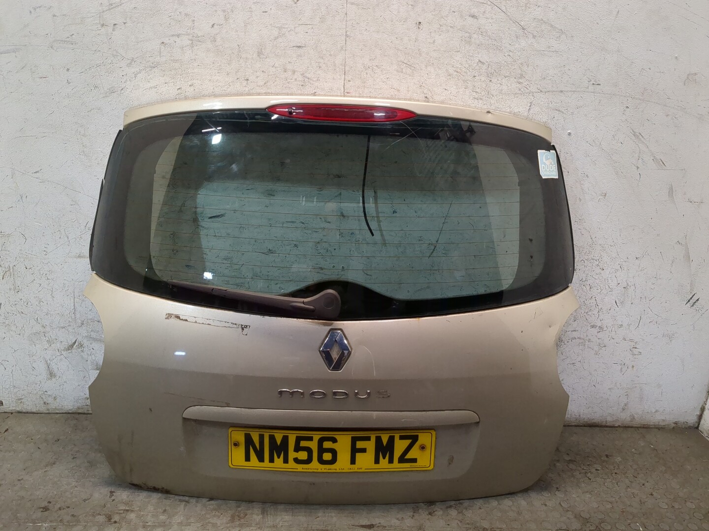 Дверь багажника