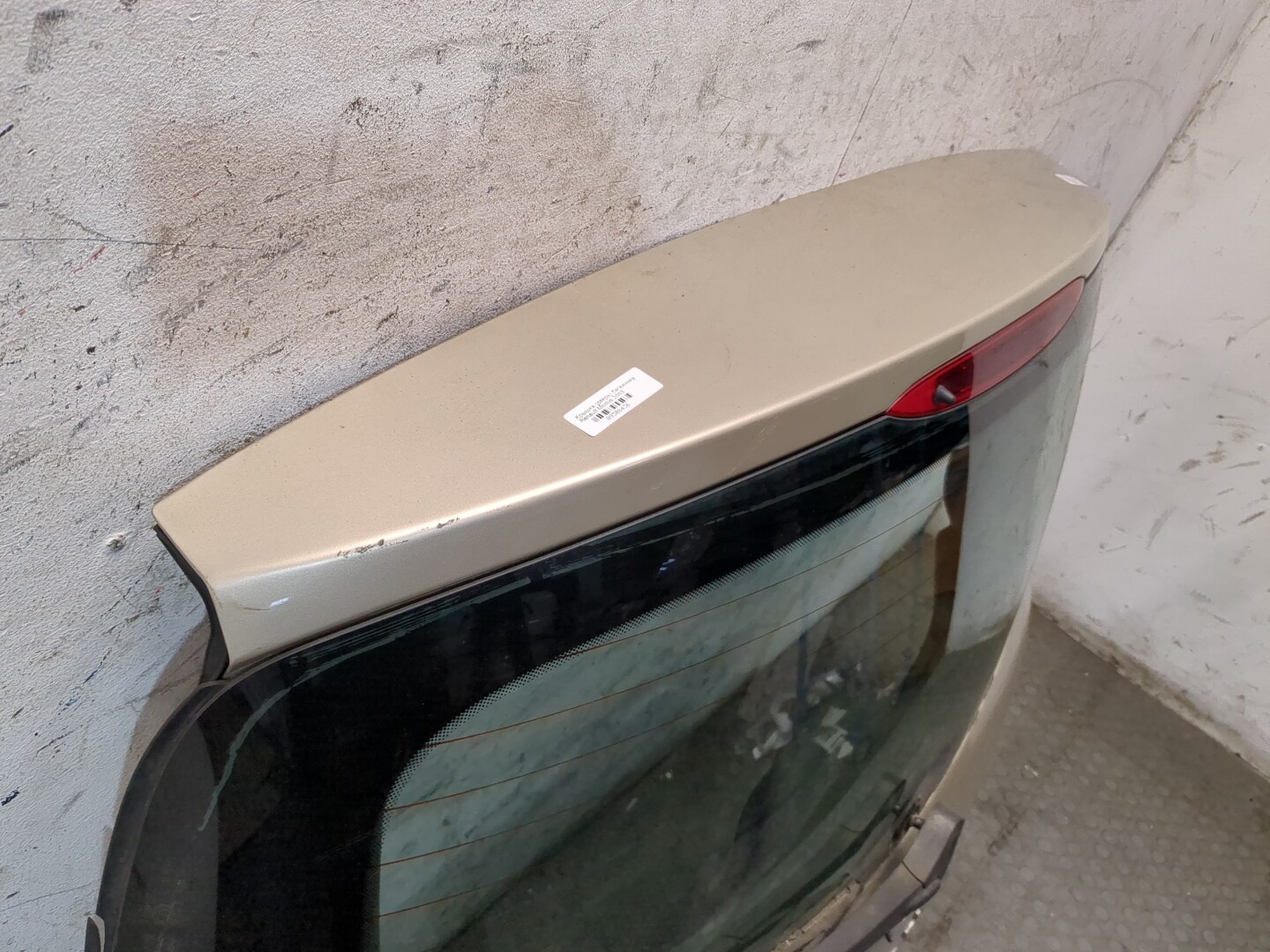 Дверь багажника