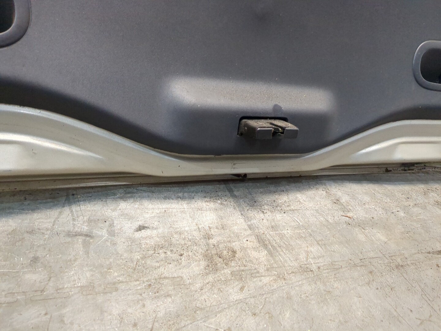 Дверь багажника