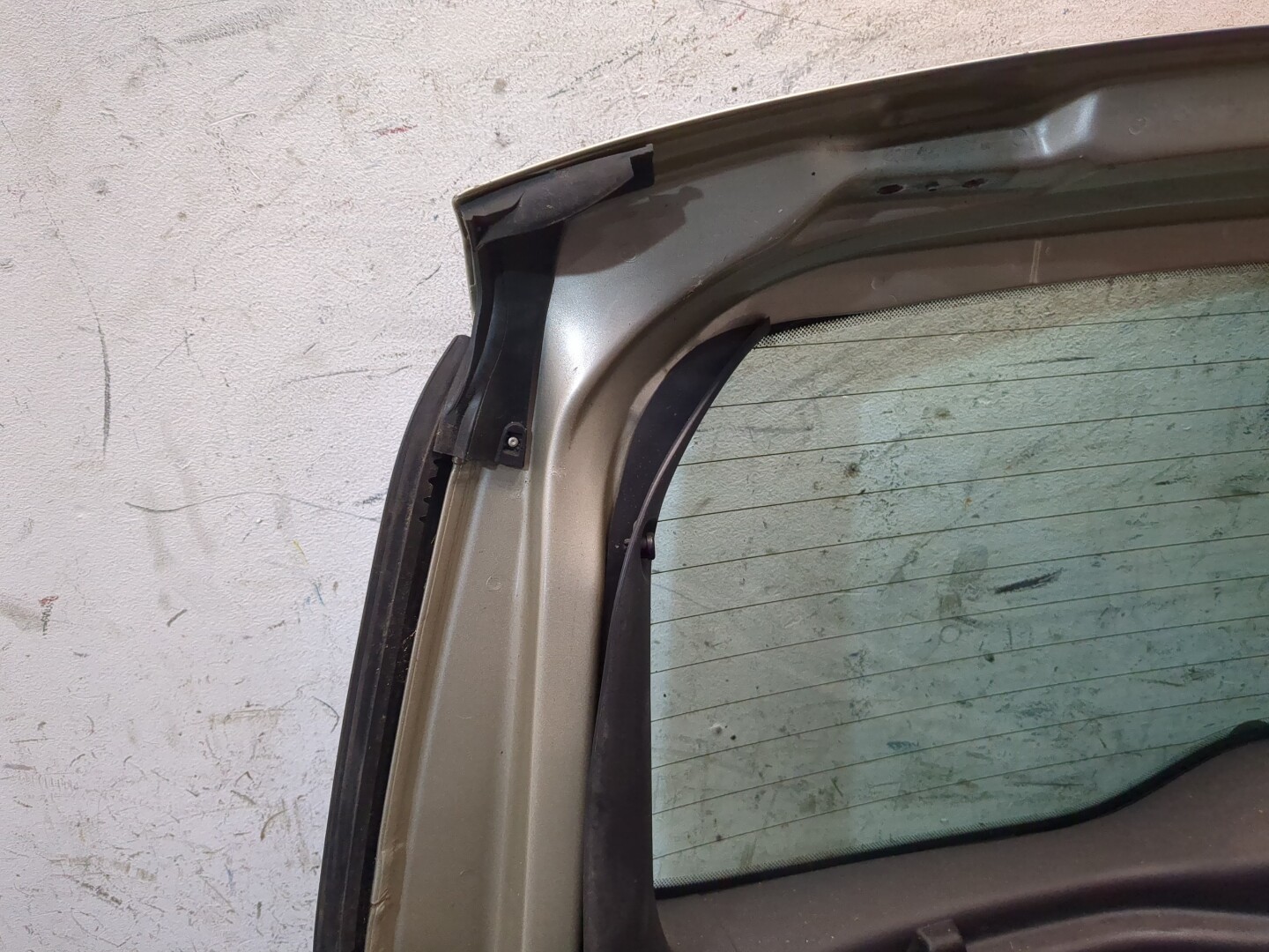 Дверь багажника