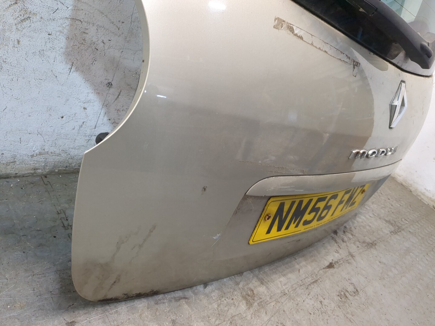 Дверь багажника