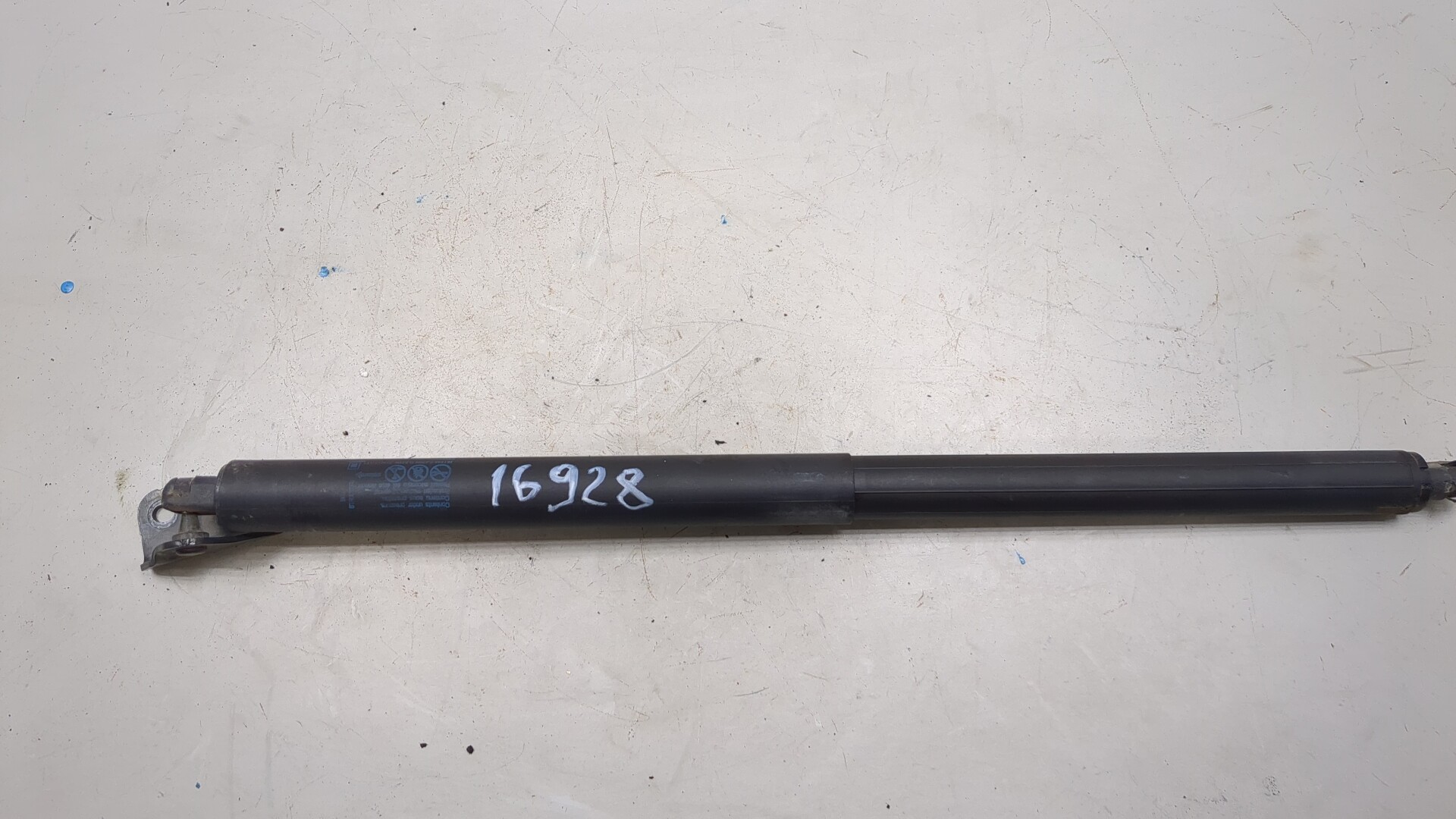 Амортизатор крышки багажника