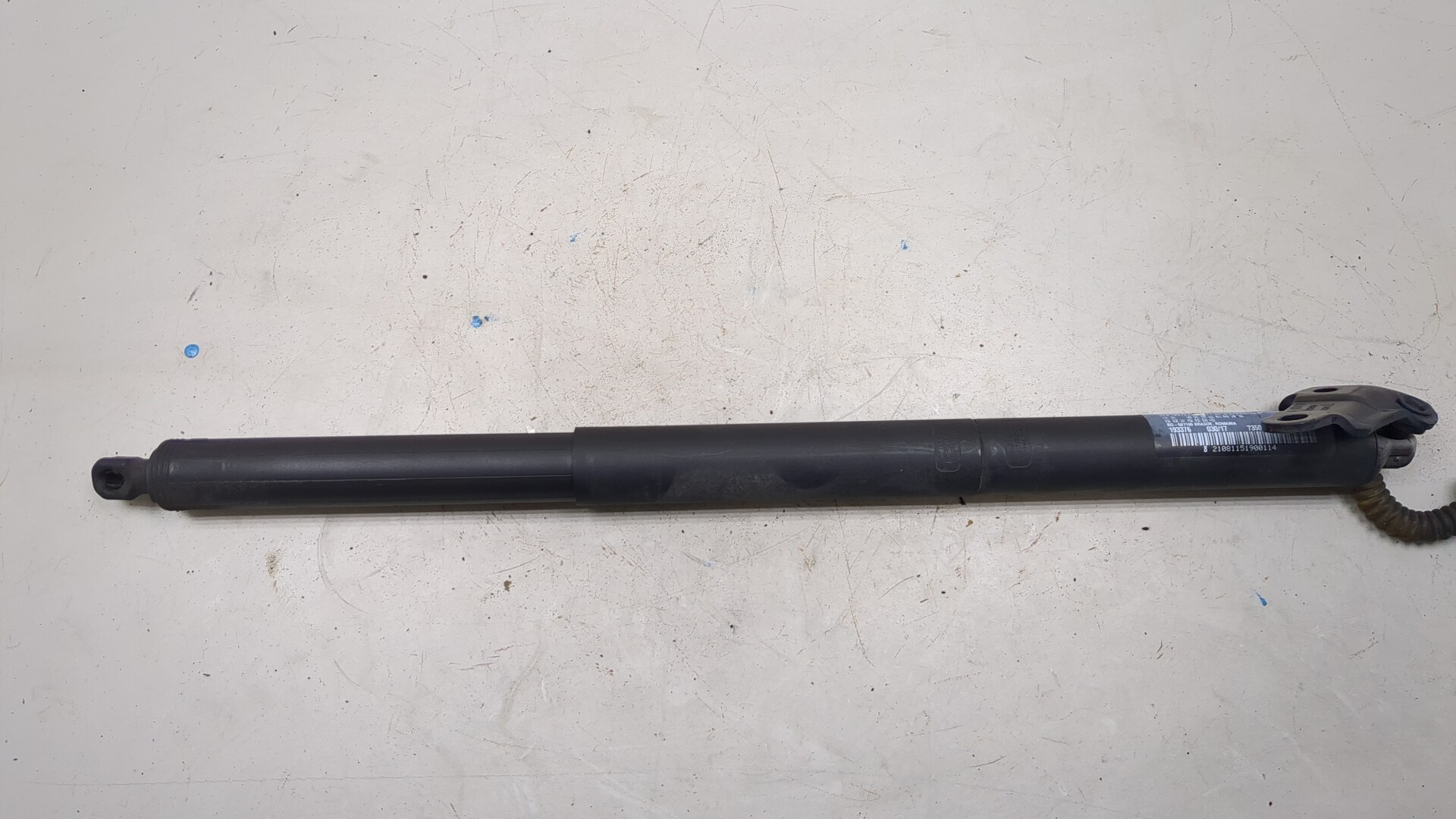 Амортизатор крышки багажника