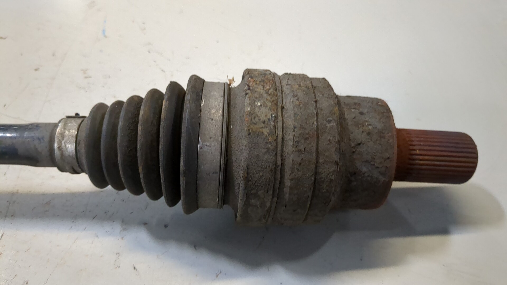 Полуось задняя левая