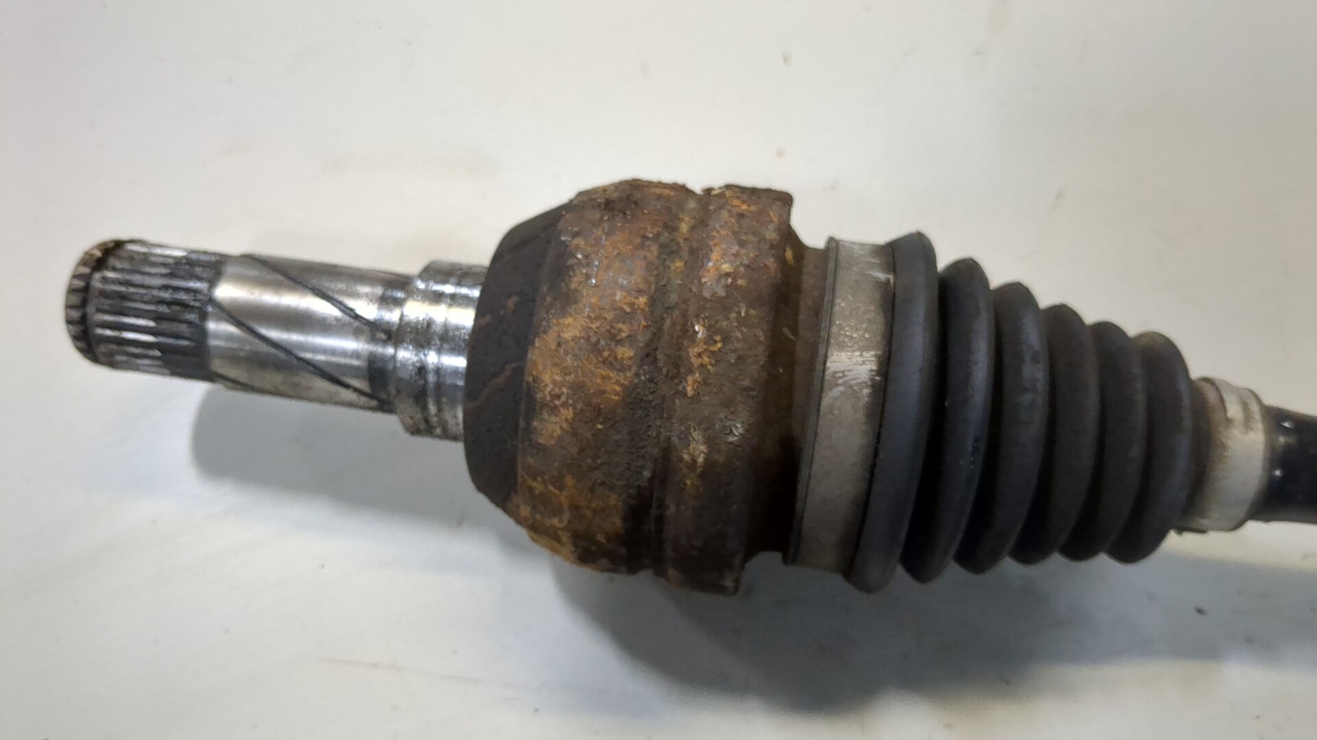 Полуось задняя левая