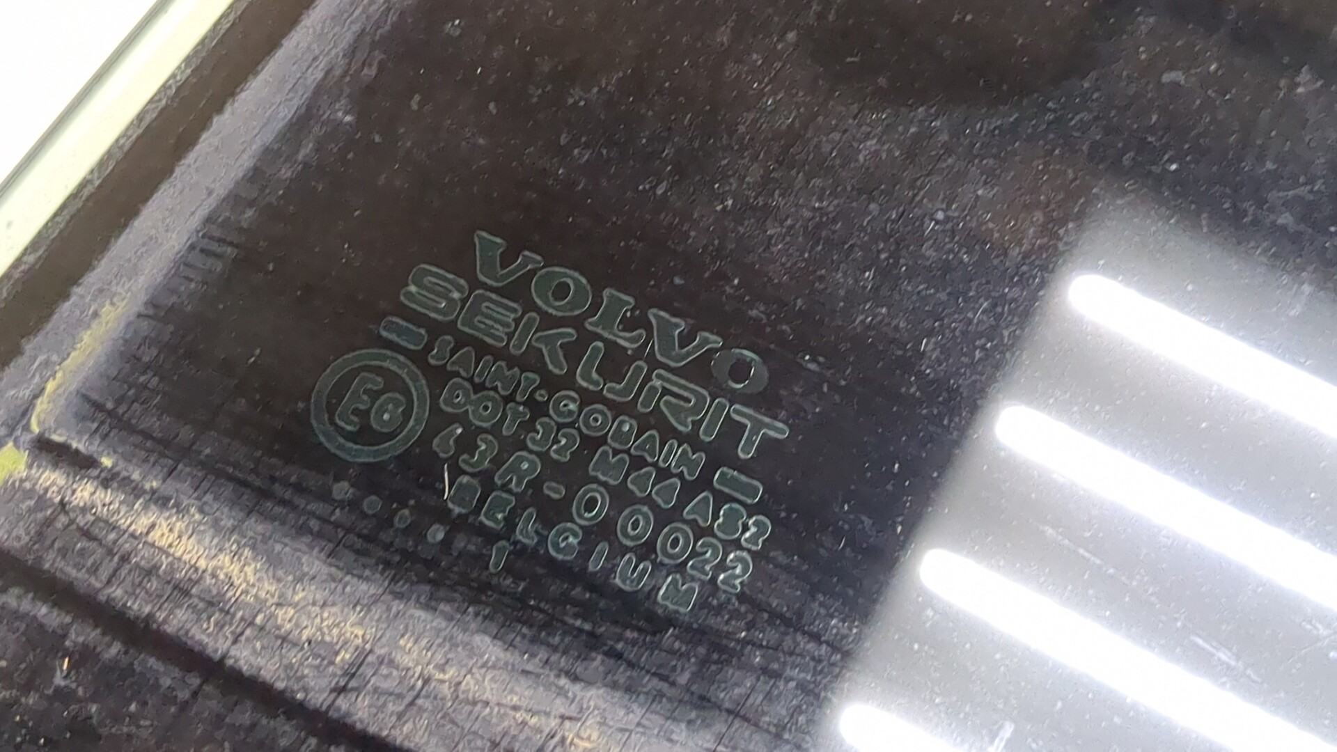 Стекло двери задней левой